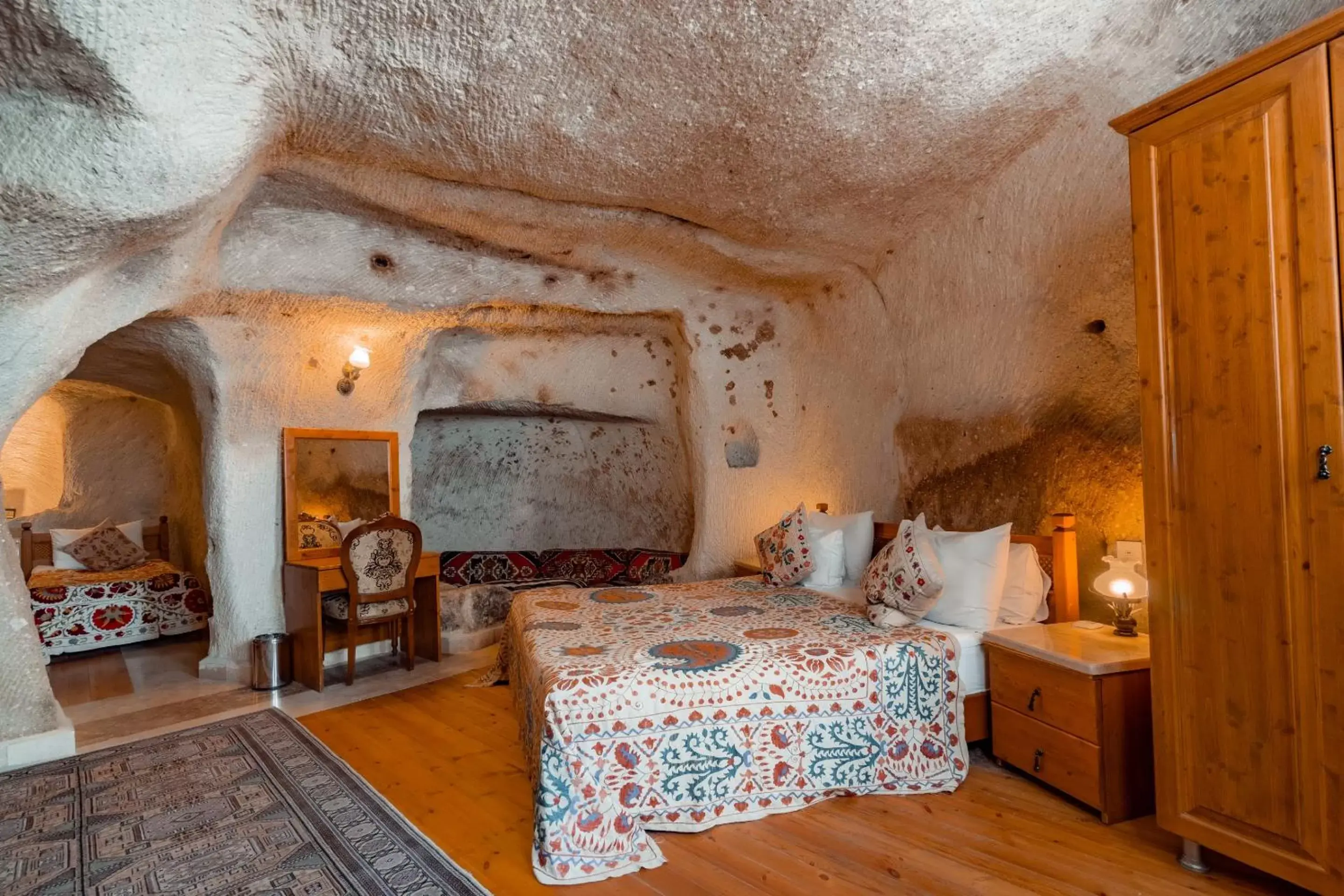 Deluxe Family Suite in Amber Cave Suites Deluxe Family Suite in Amber Cave Suites