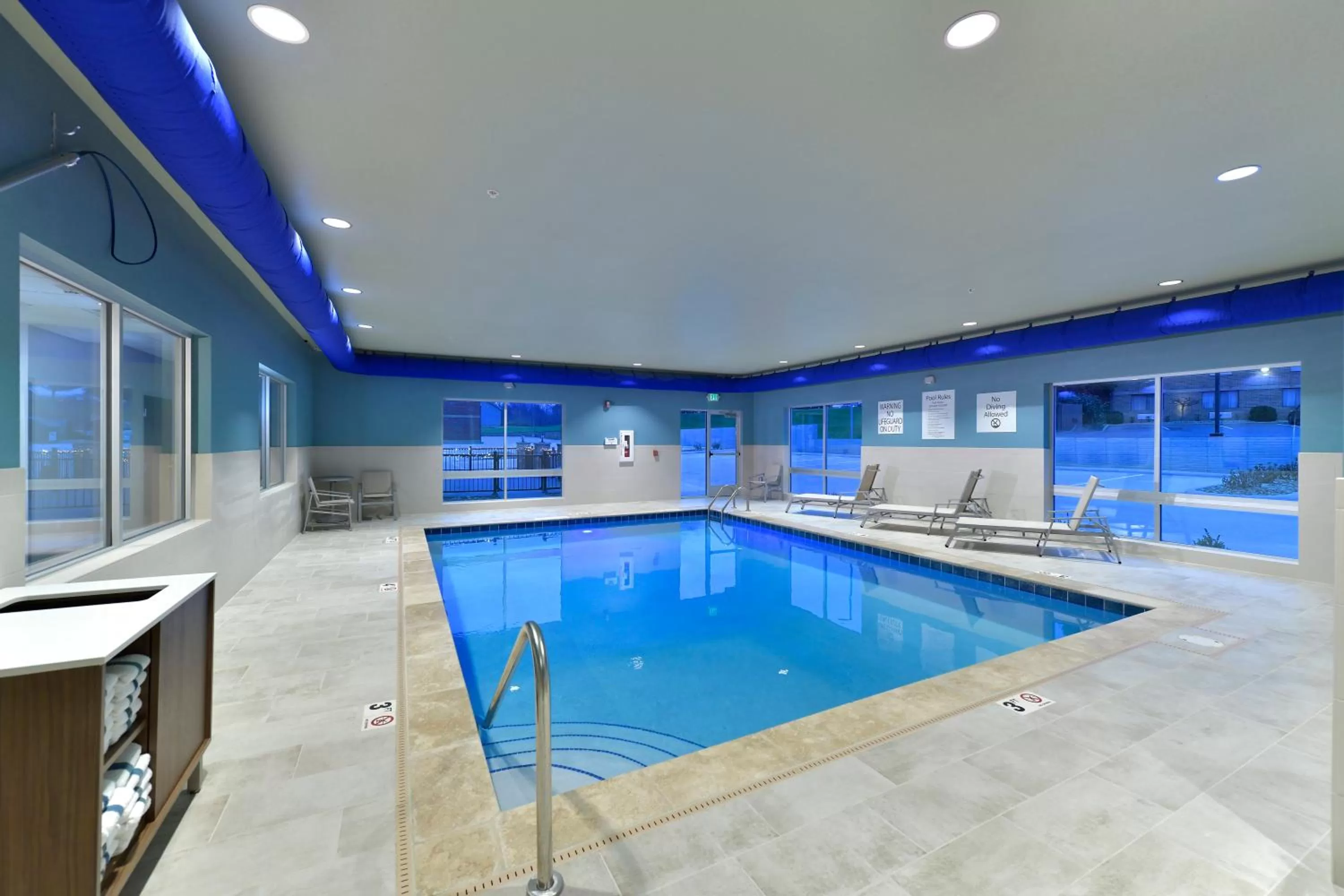 Swimming pool in Holiday Inn Express & Suites - Millersburg by IHG