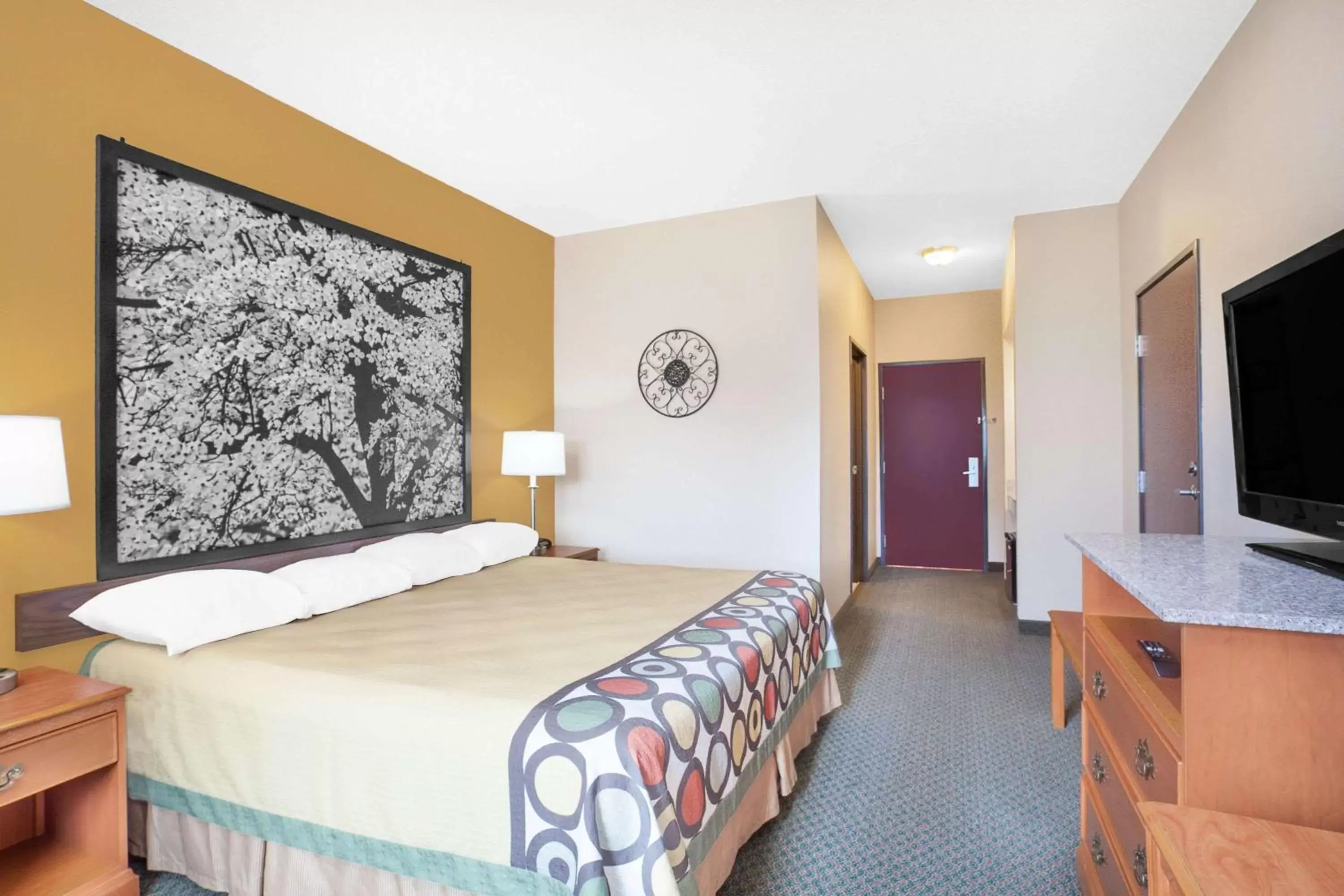 Photo of the whole room, Bed in Super 8 by Wyndham Central City