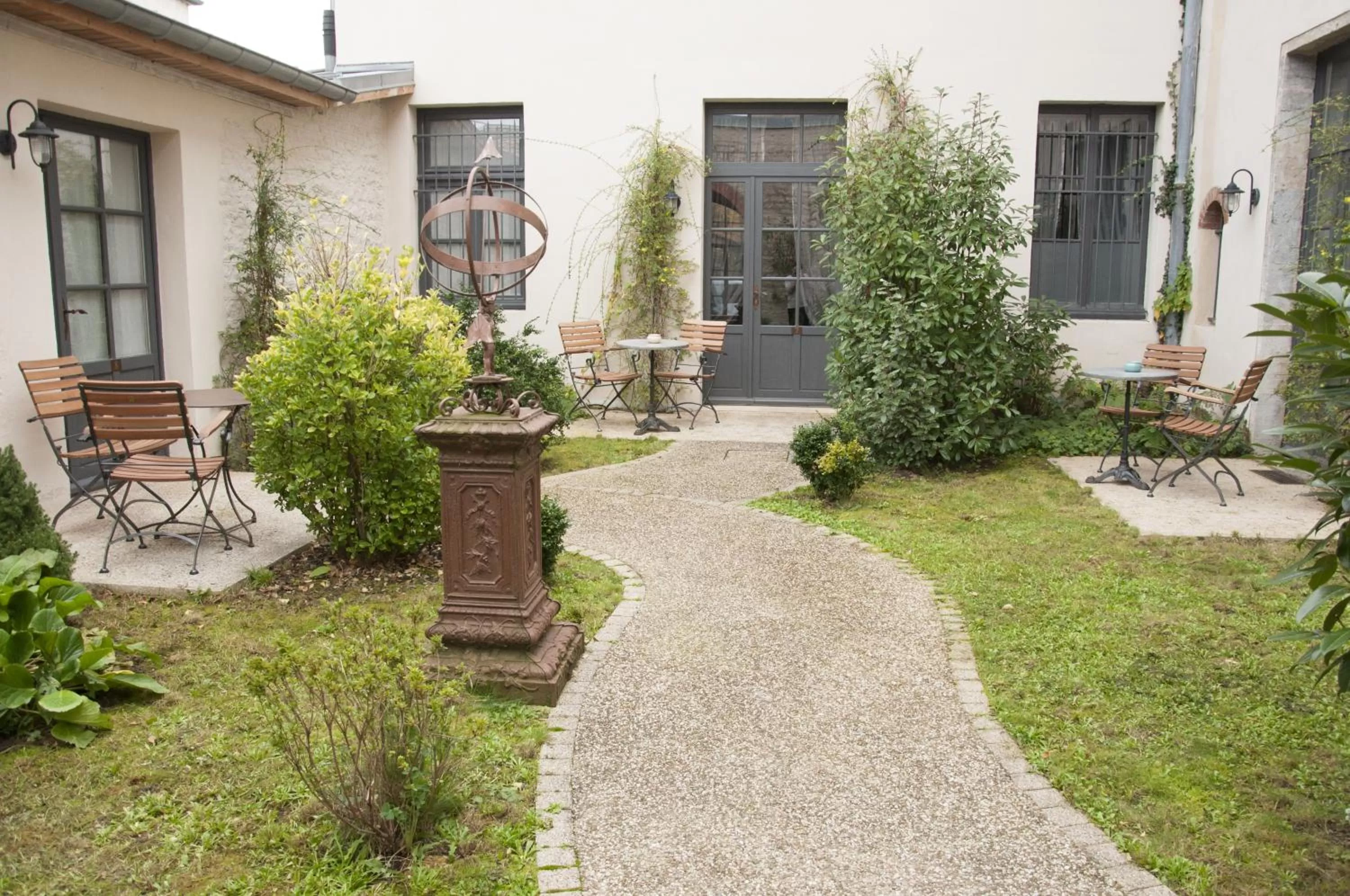 Garden in Hôtel Restaurant Spa Le Sauvage