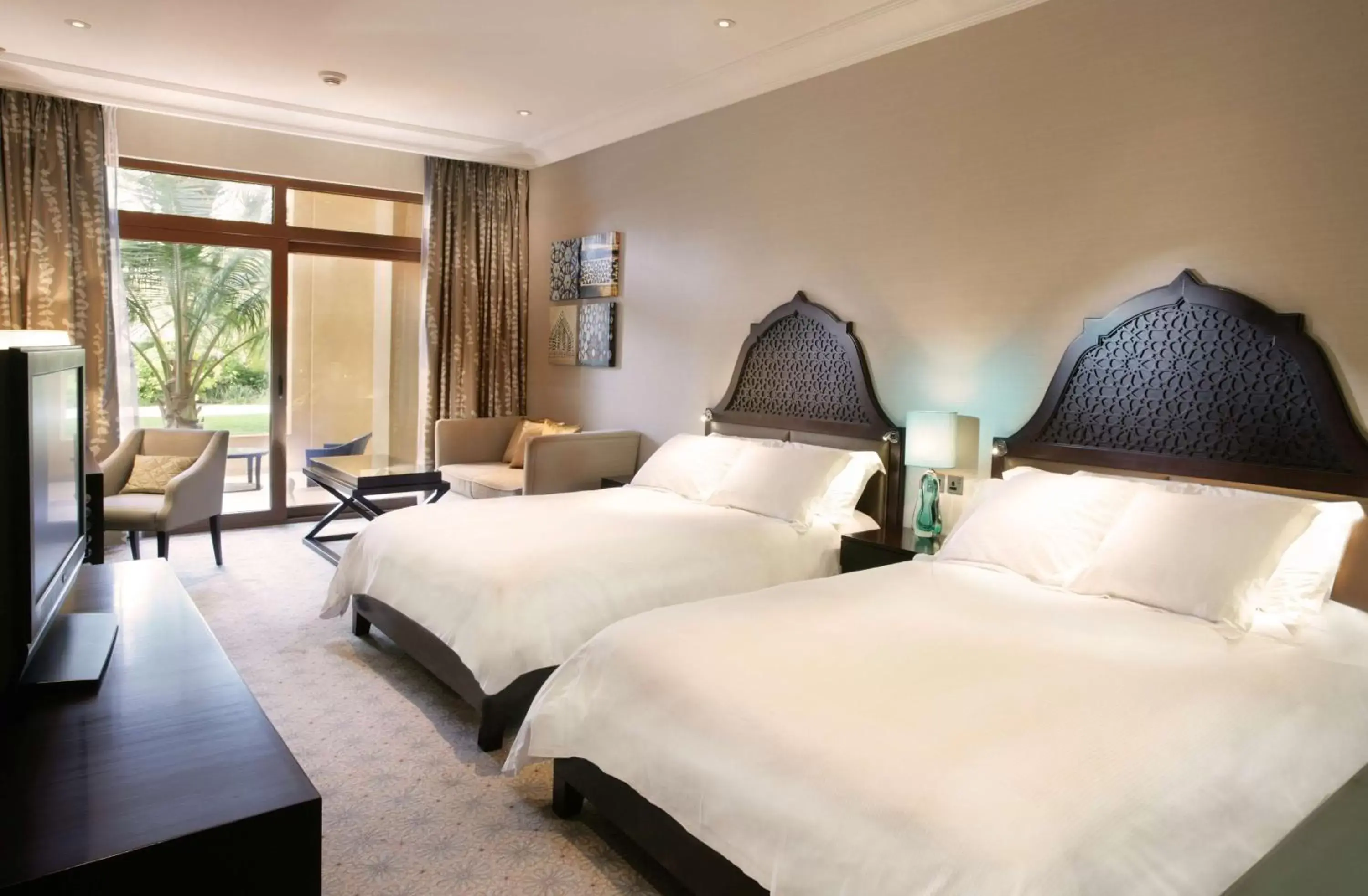 Bedroom, Bed in Hilton Ras Al Khaimah Beach Resort