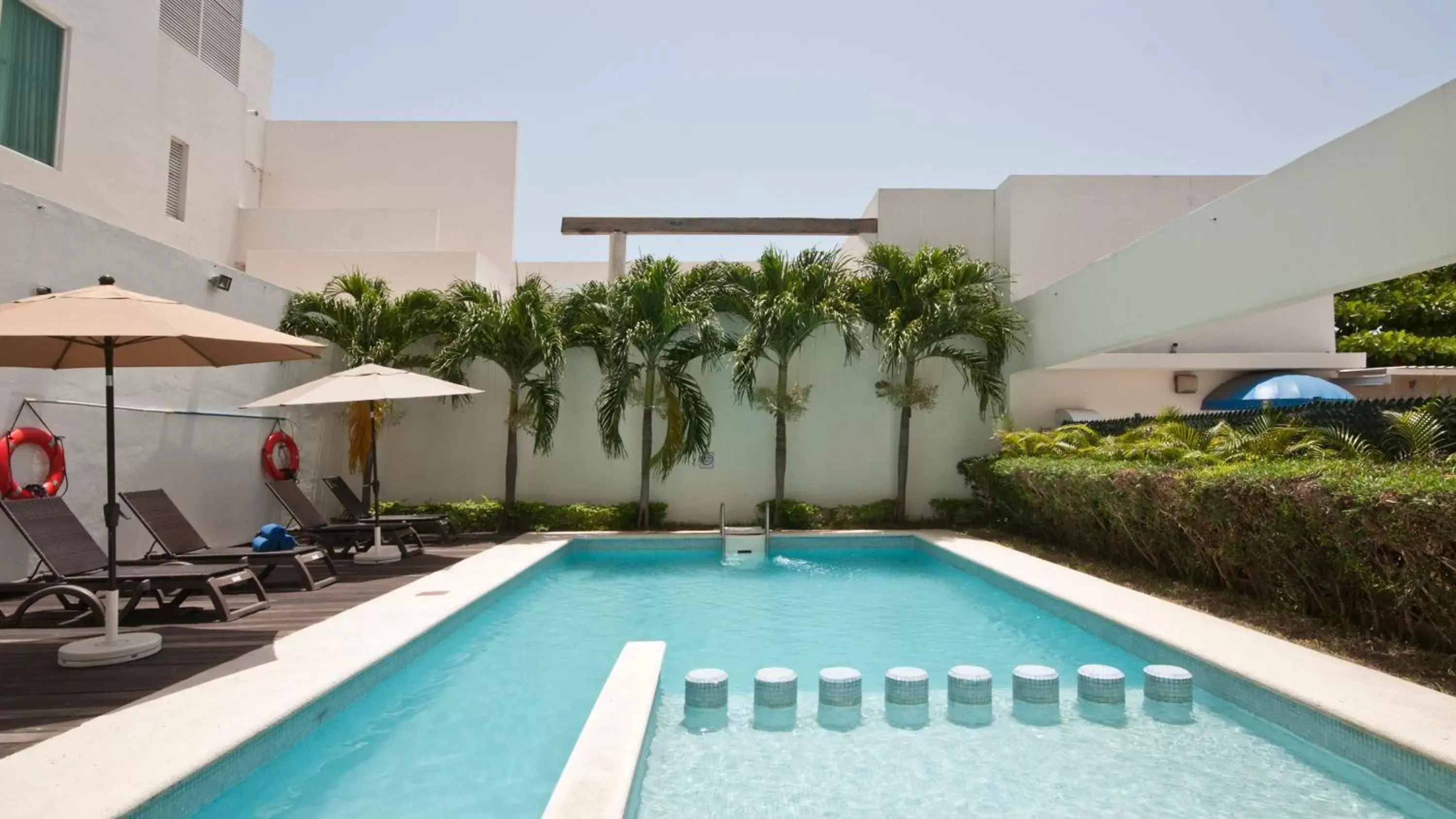 Swimming Pool in Holiday Inn Express Ciudad Del Carmen, an IHG Hotel
