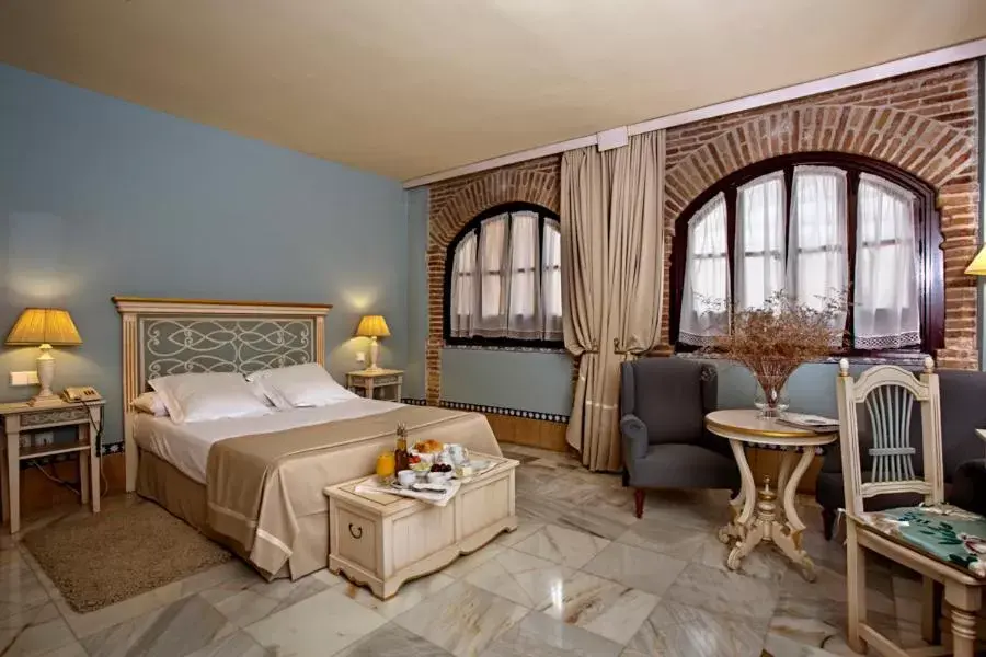 Photo of the whole room in Hotel Alcázar de la Reina