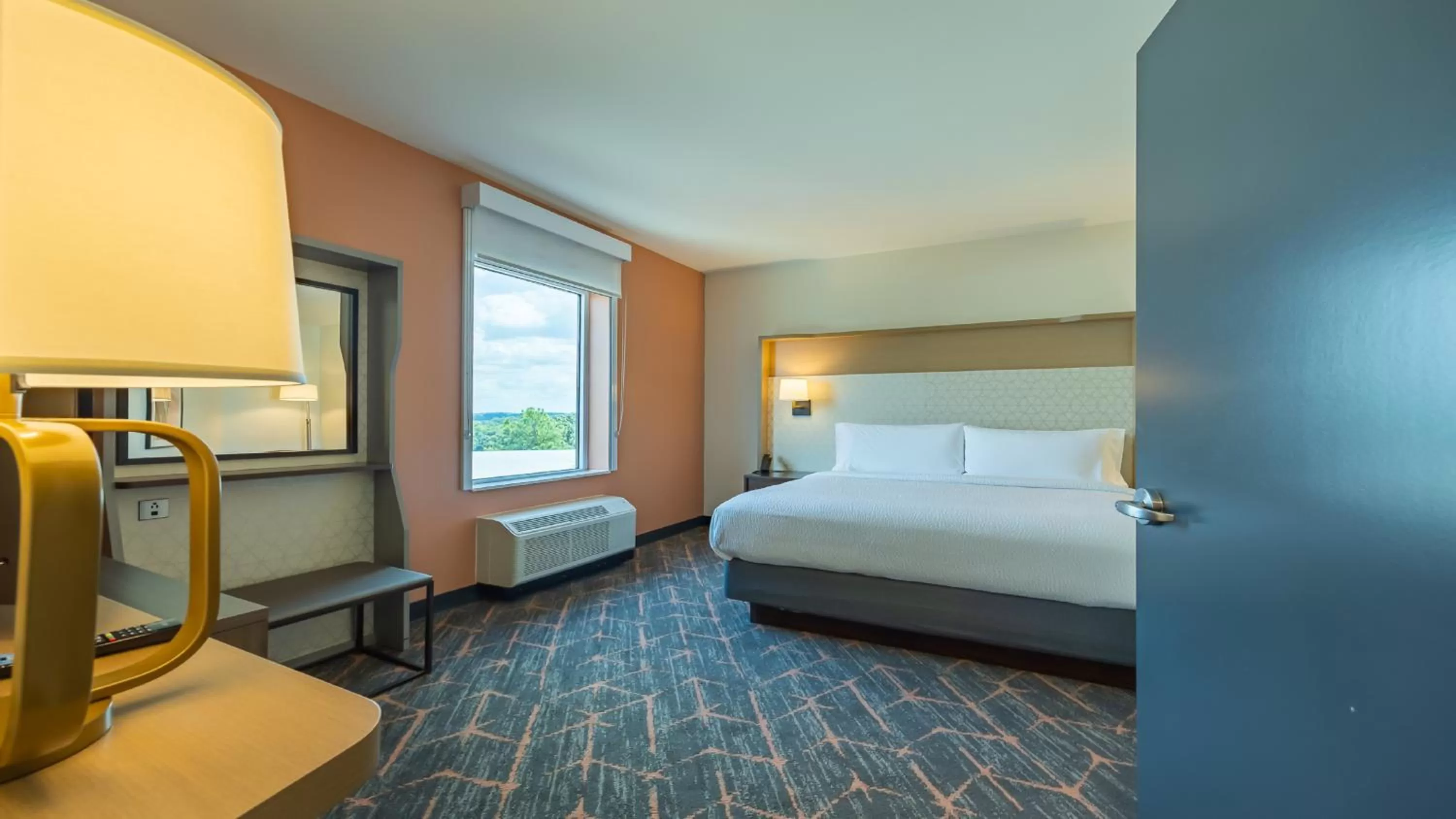 Bedroom, Bed in Holiday Inn & Suites Atlanta Perimeter Dunwoody, an IHG Hotel