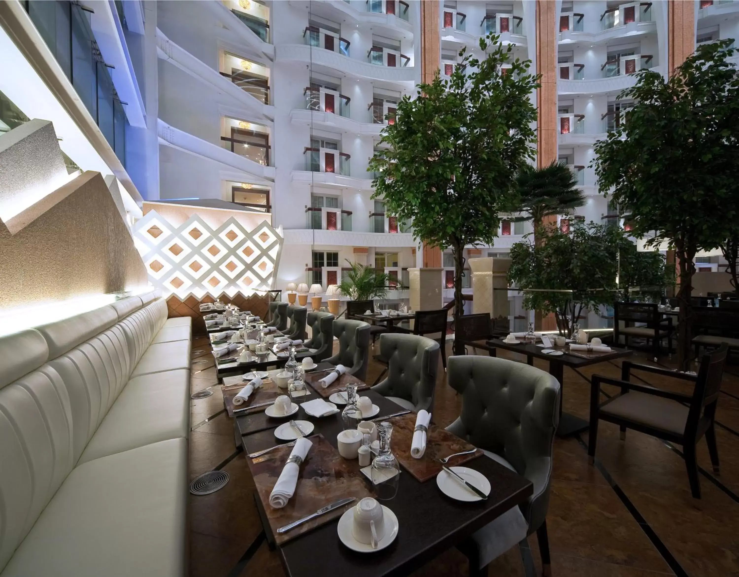 Lounge or bar, Restaurant/Places to Eat in Nanjing Central Hotel