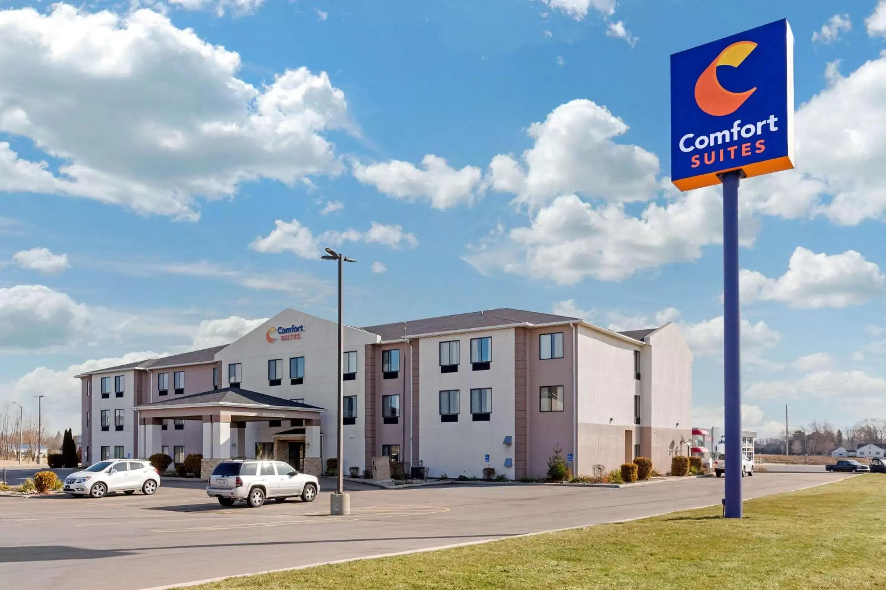 Property building in Comfort Suites South Haven near I-96