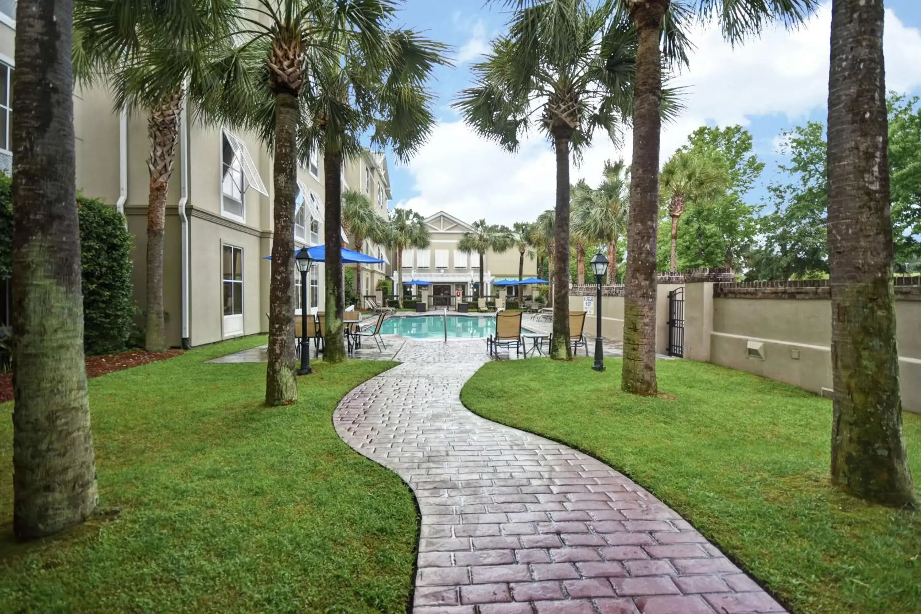 Pool view, Garden in Hampton Inn & Suites Charleston-West Ashley