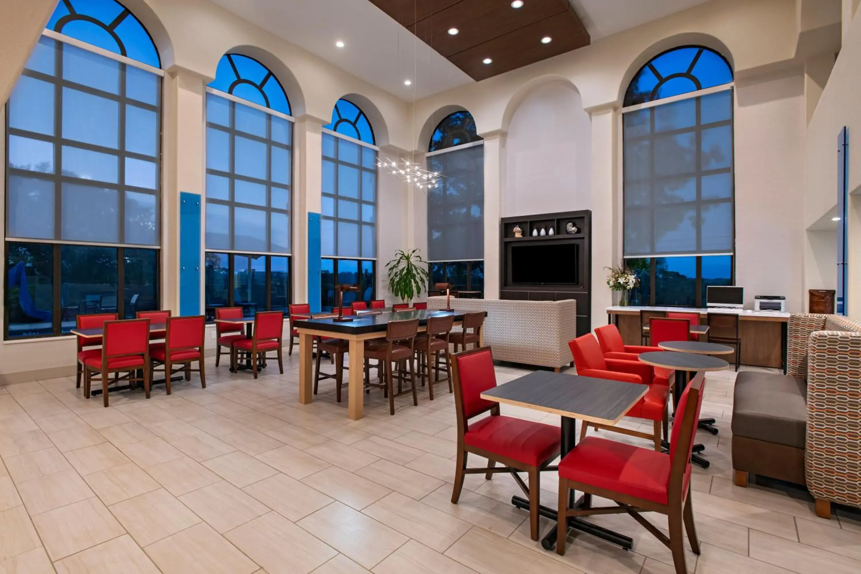 Property building, Lounge/Bar in Holiday Inn Express & Suites Cedar Park (Nw Austin), an IHG Hotel