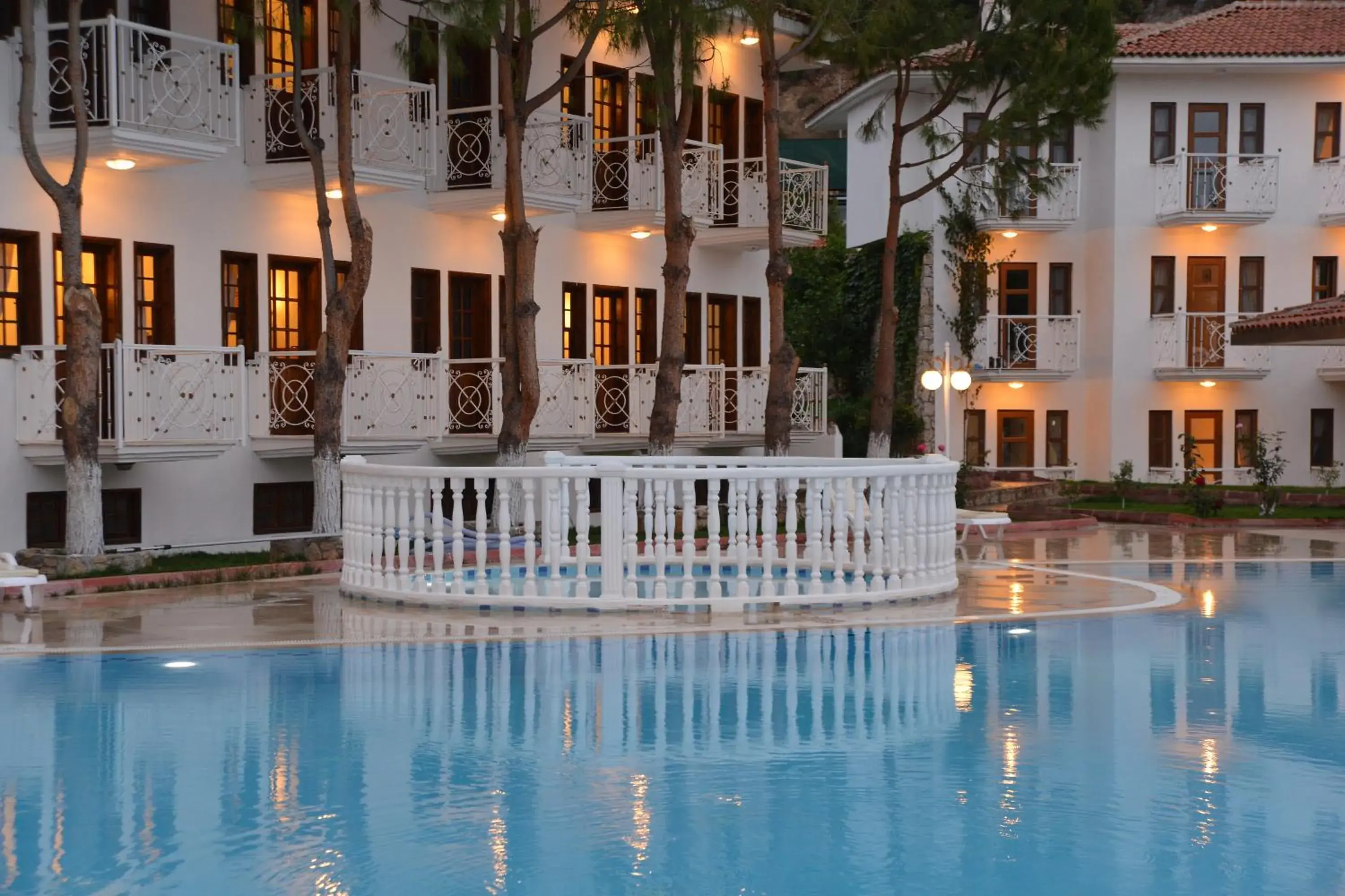 Balcony/Terrace, Swimming Pool in White Otel