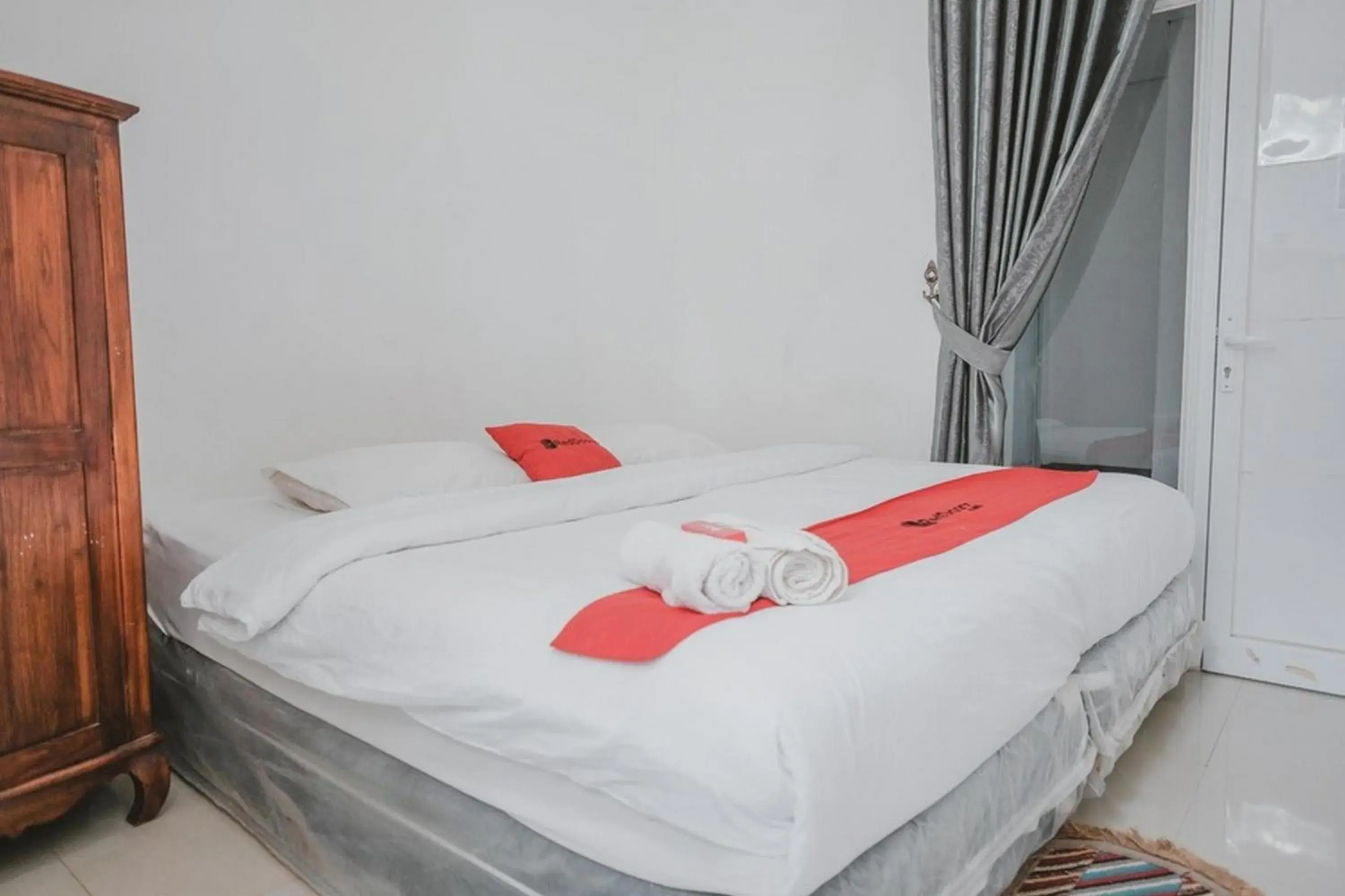 Bedroom, Bed in RedDoorz Syariah @ Lampung Walk