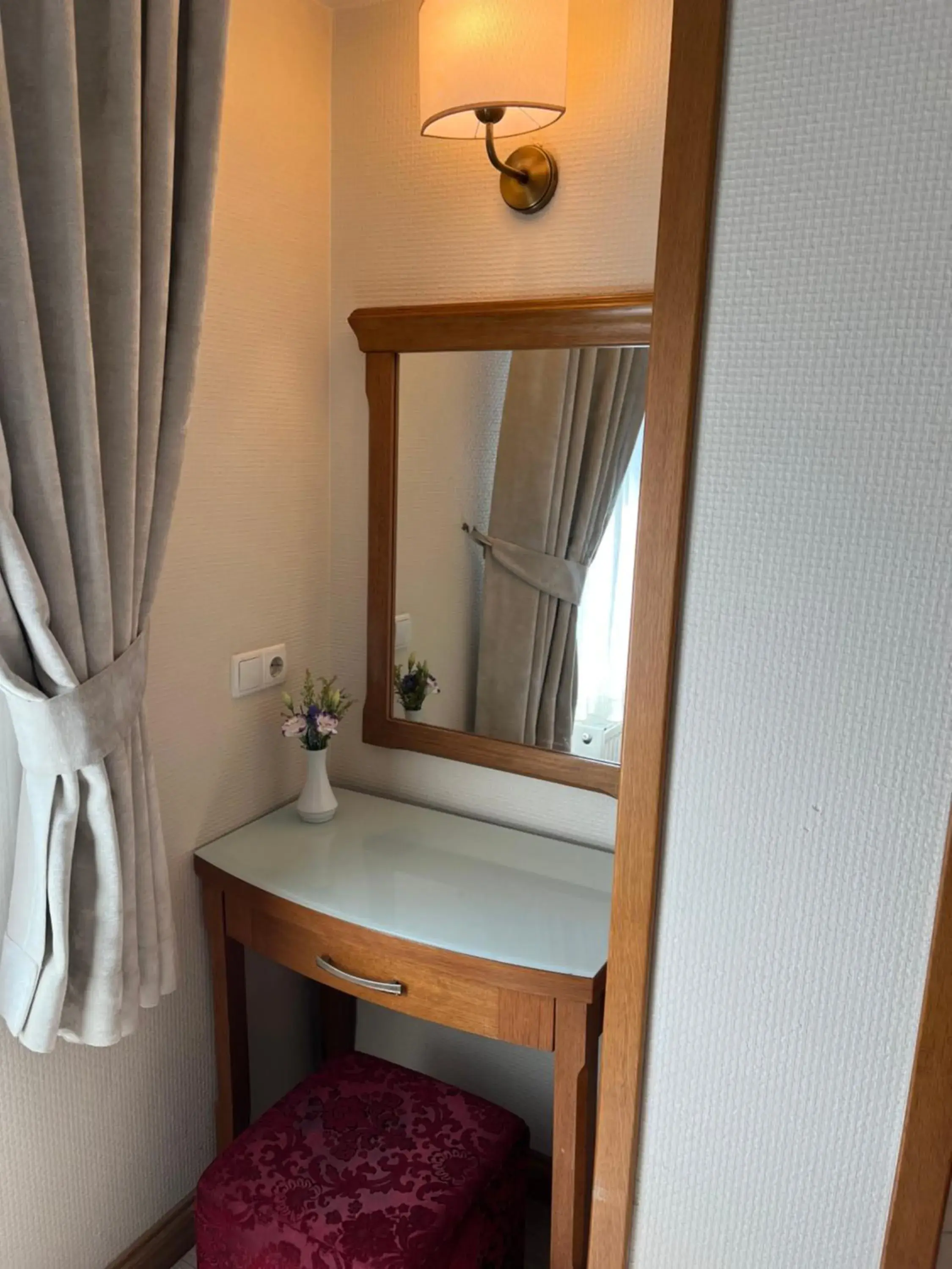 hair dresser, Bathroom in Yavuz Hotel