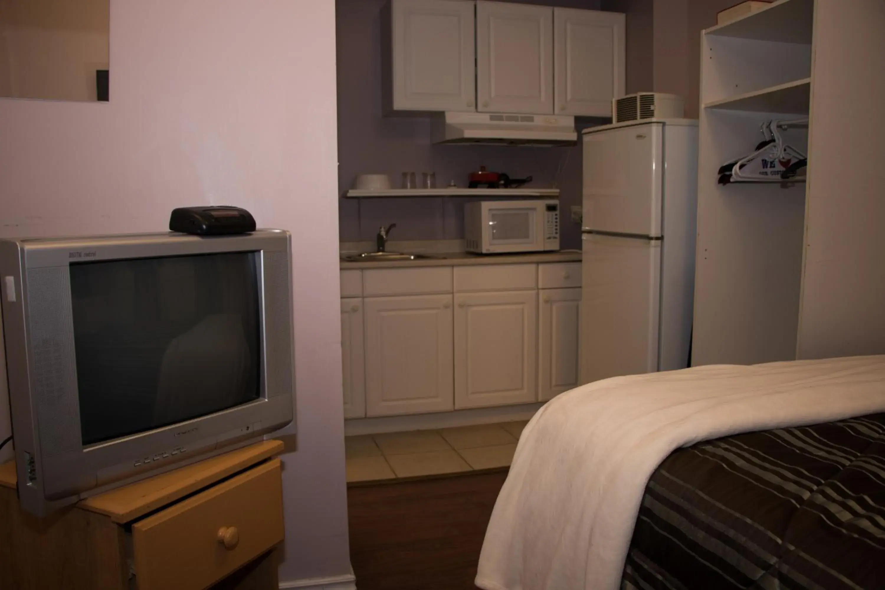 Kitchen/Kitchenette in Saint Lawrence Residences and Suites