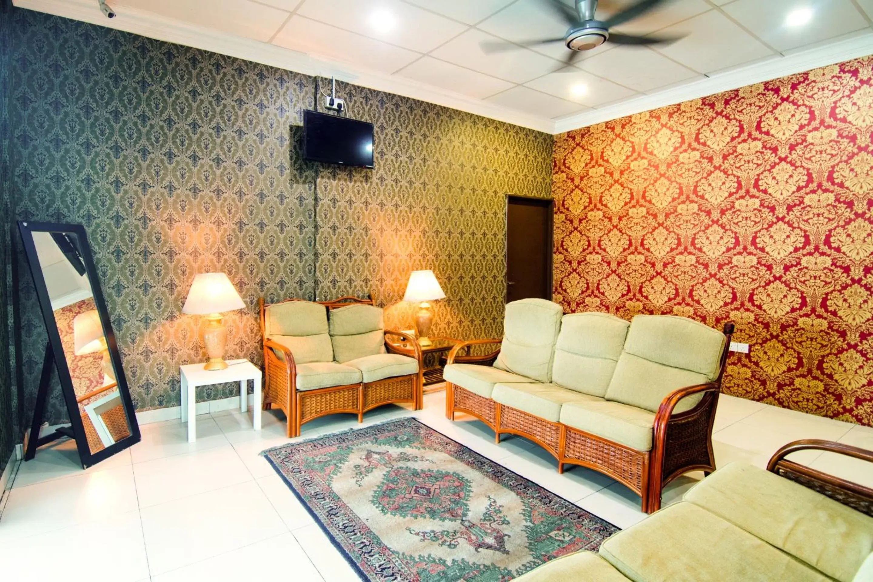 Lobby or reception, Seating Area in OYO 528 Andaman Sea Hotel