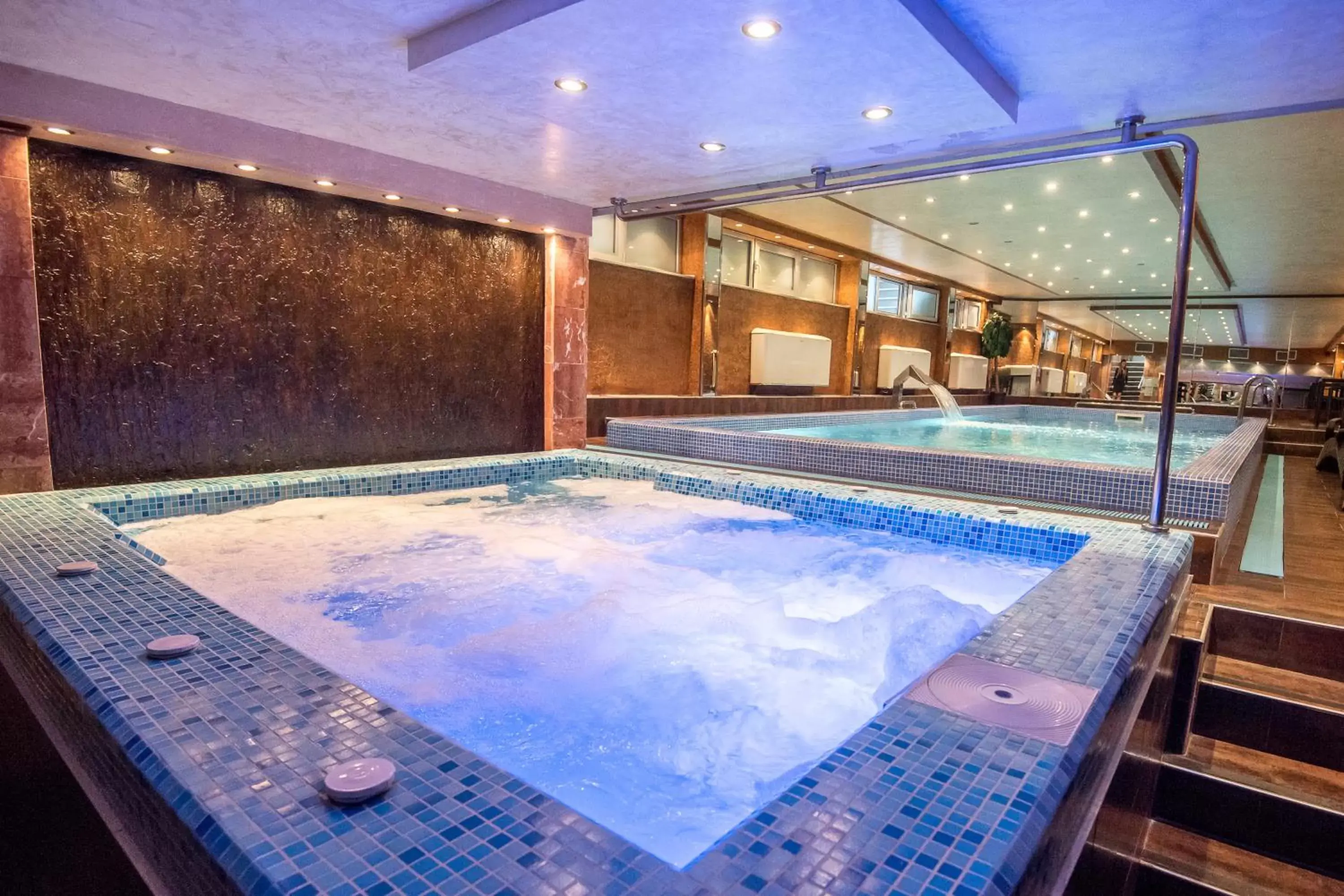 Hot Tub, Swimming Pool in Prezident Hotel