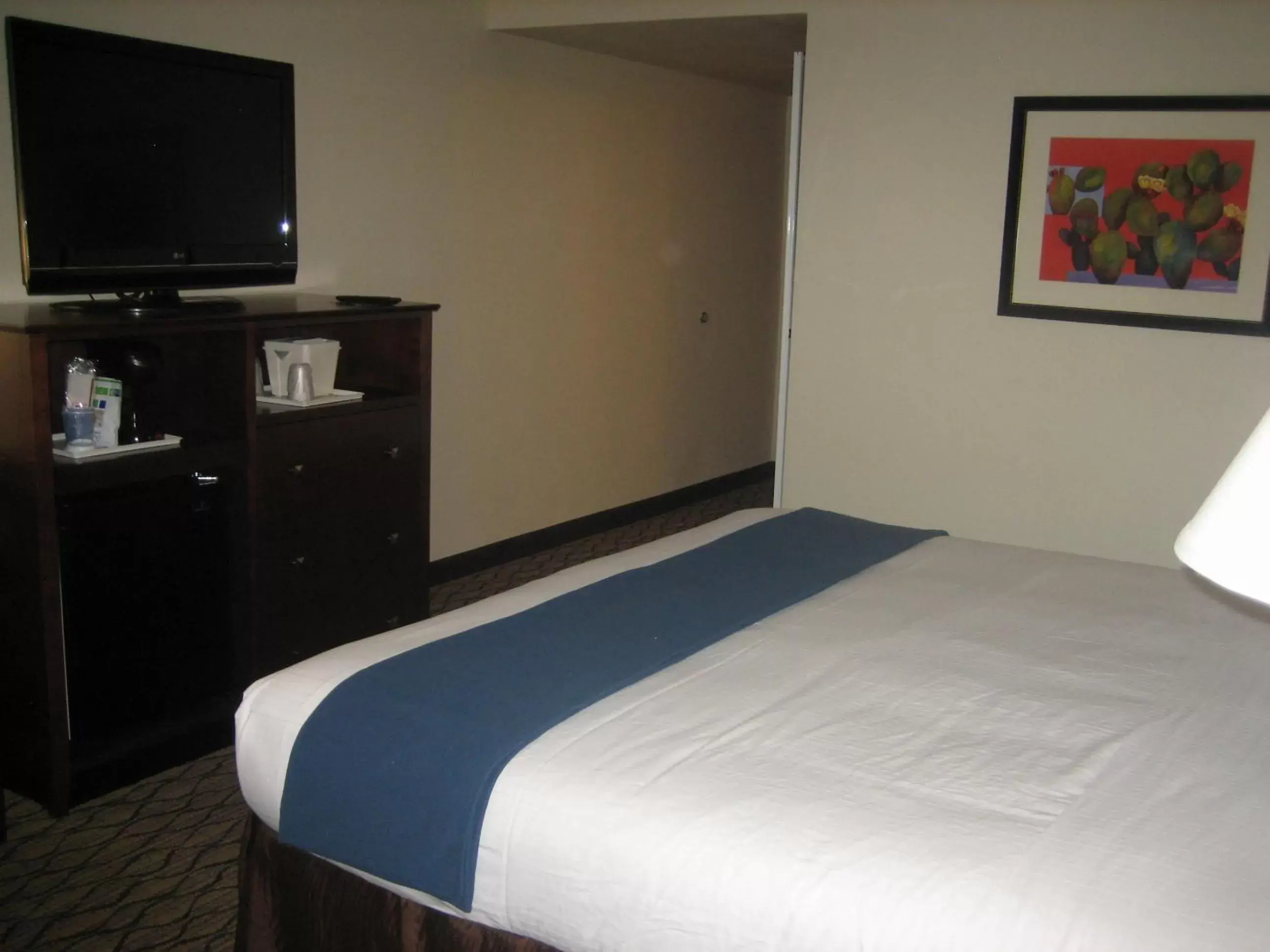 Bed in Holiday Inn Express Scottsdale North, an IHG Hotel