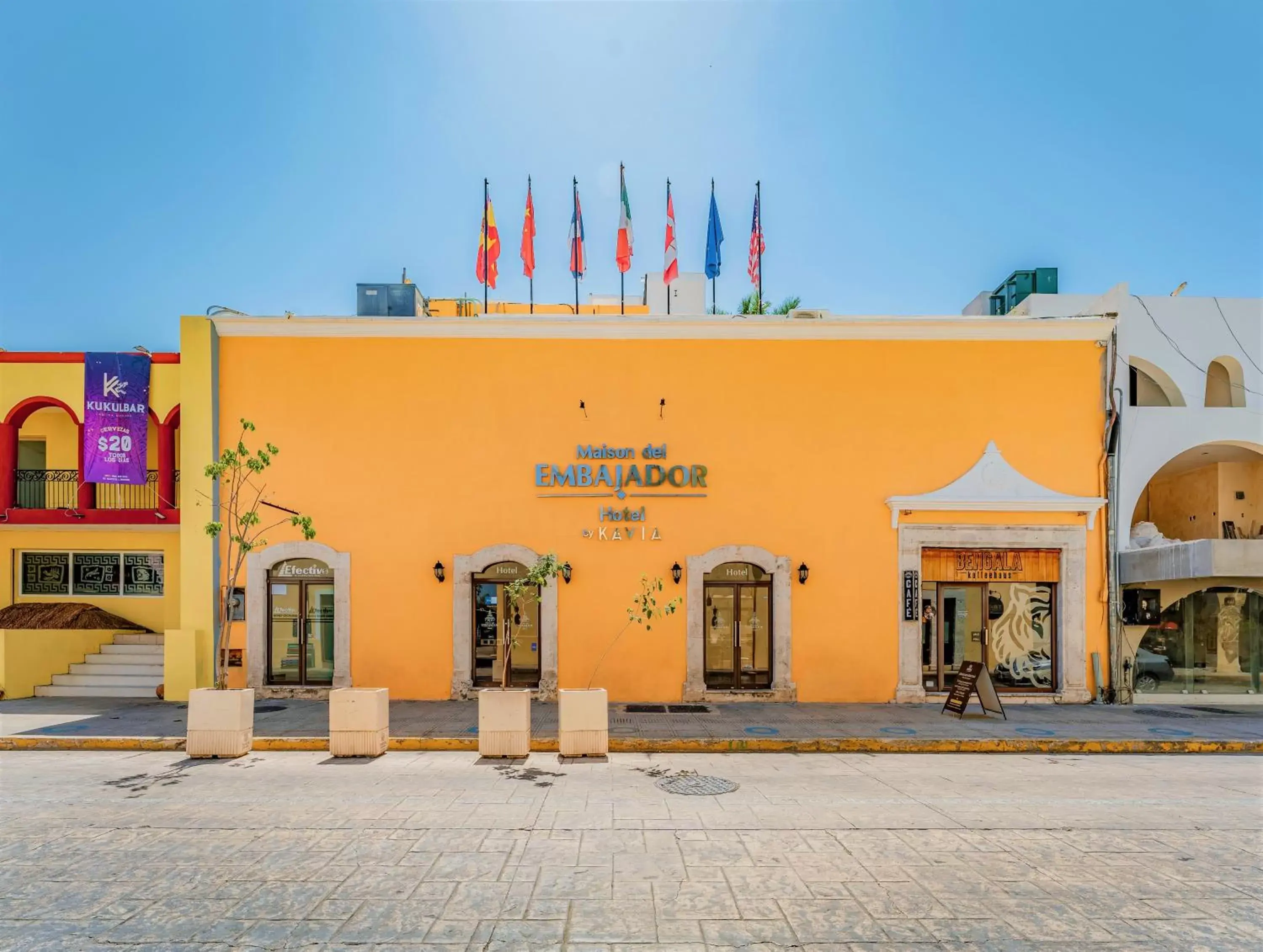 Facade/entrance in Maison del Embajador