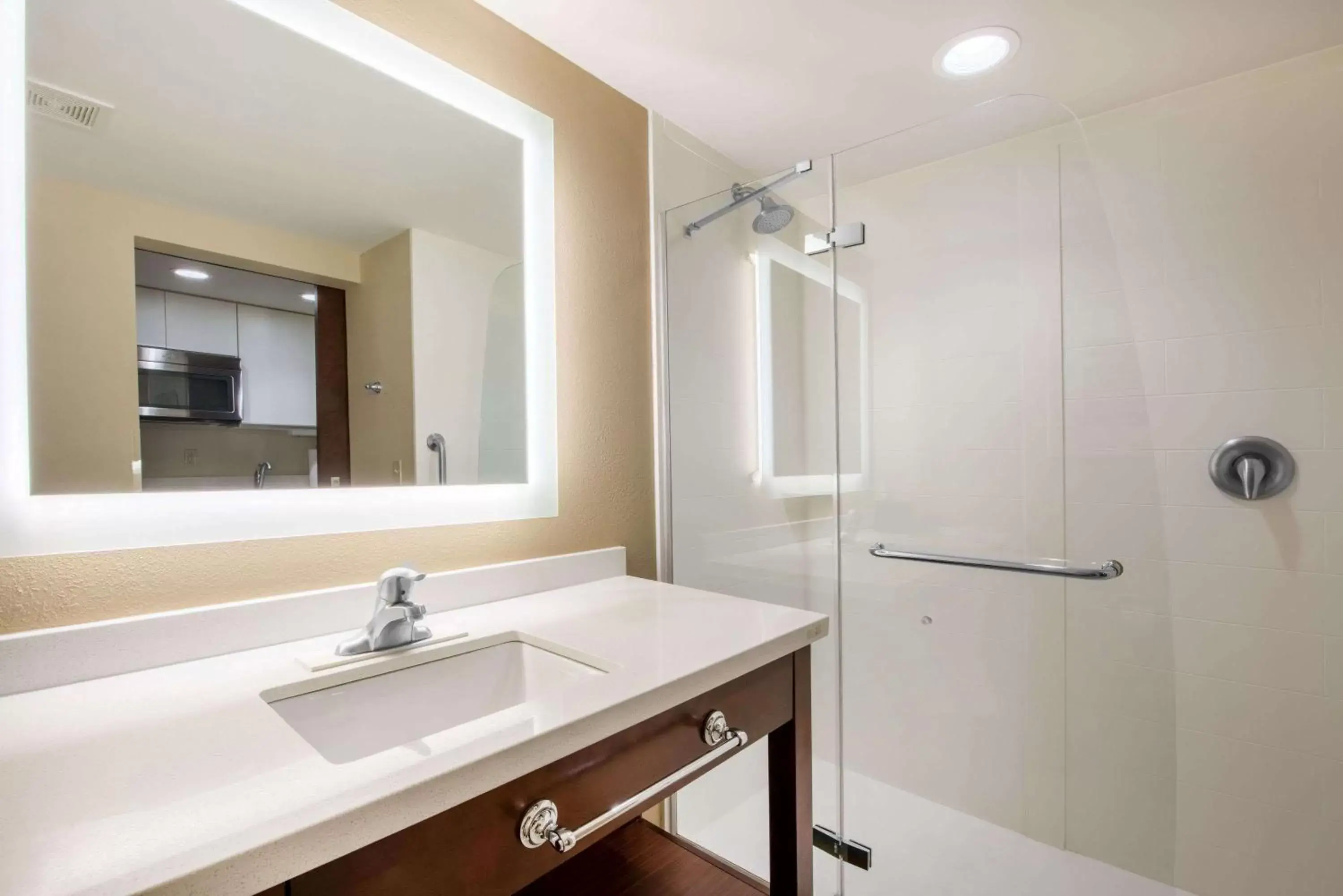 Bathroom in Hawthorn Suites by Wyndham Bridgeport