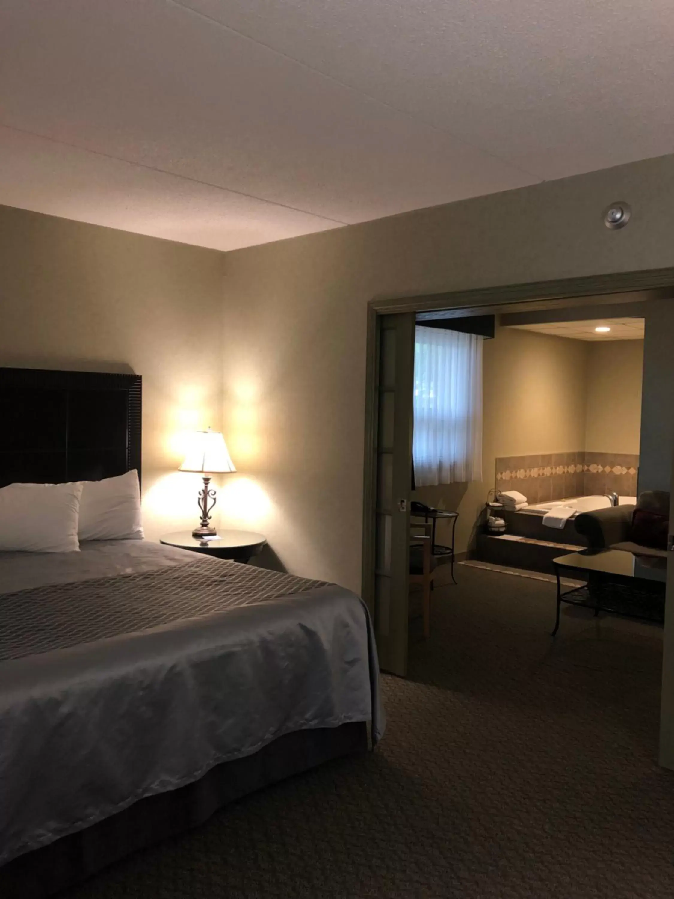 Hot Tub, Bed in Travelodge by Wyndham Winnipeg East