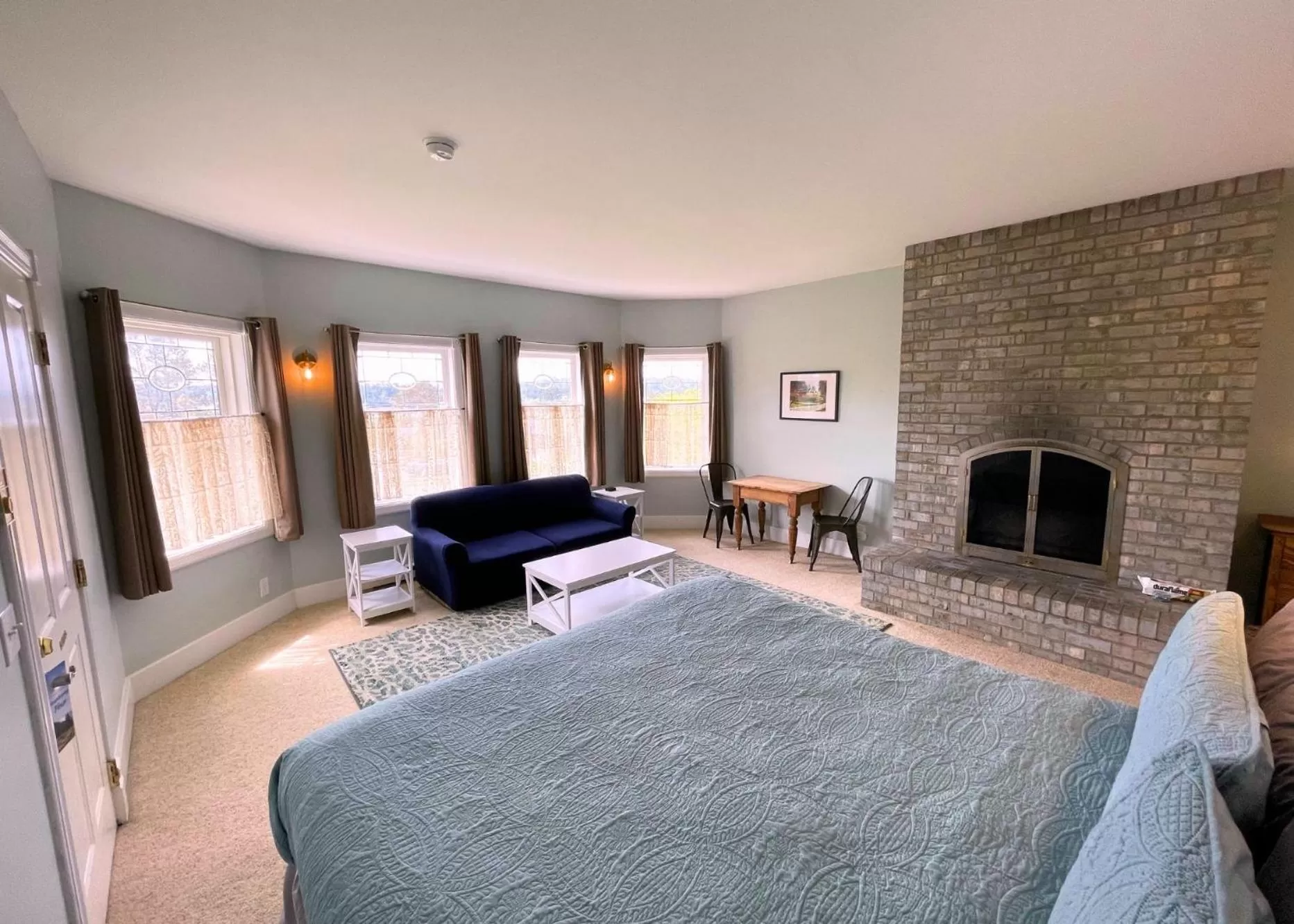 Bed in The Edenwild Boutique Inn