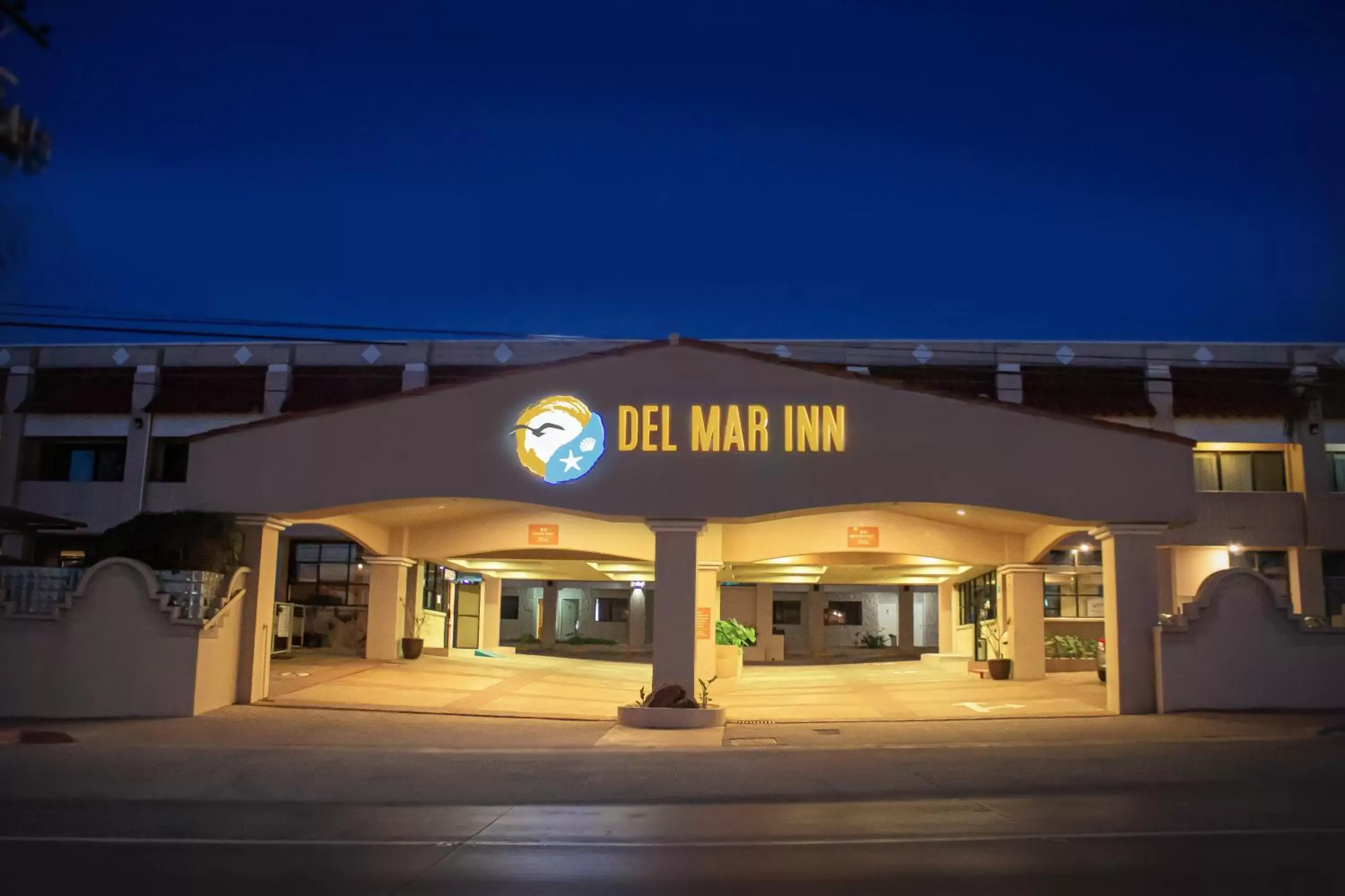 Facade/entrance, Property Building in Del Mar Inn Rosarito