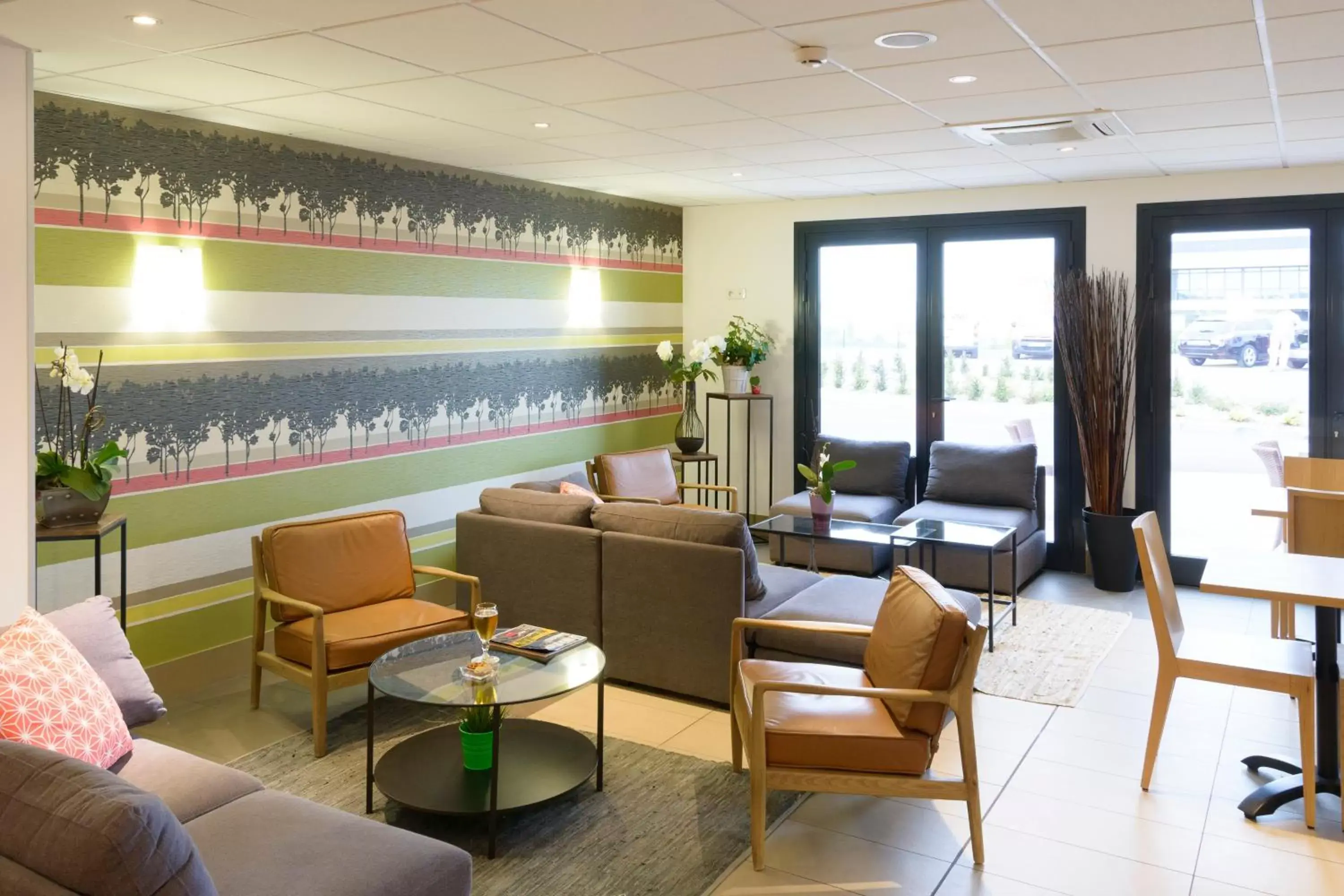 Lounge or bar, Lobby/Reception in Brit Hotel Reims Croix Blandin