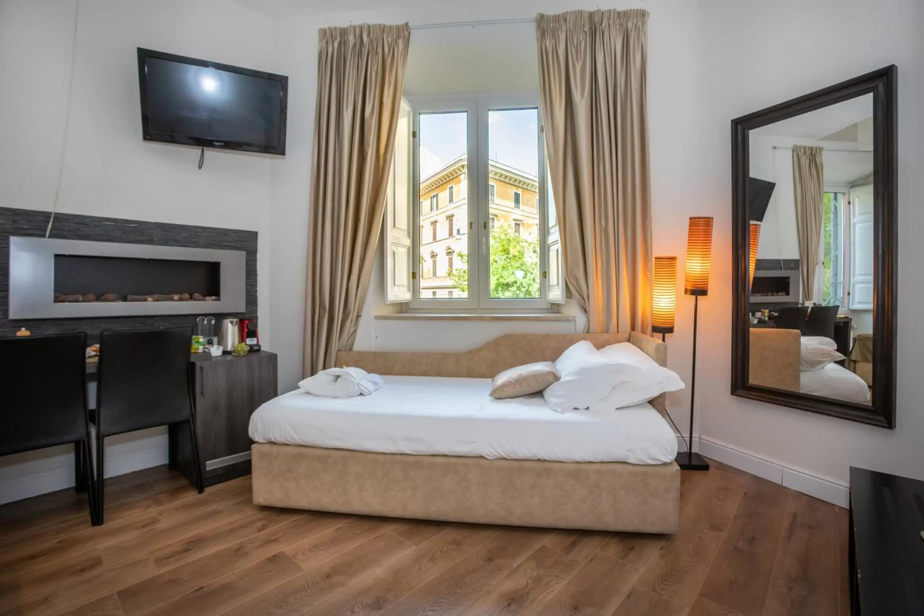 View (from property/room), Bed in Vatican Suites - The Luxury Leading Accommodation in Rome