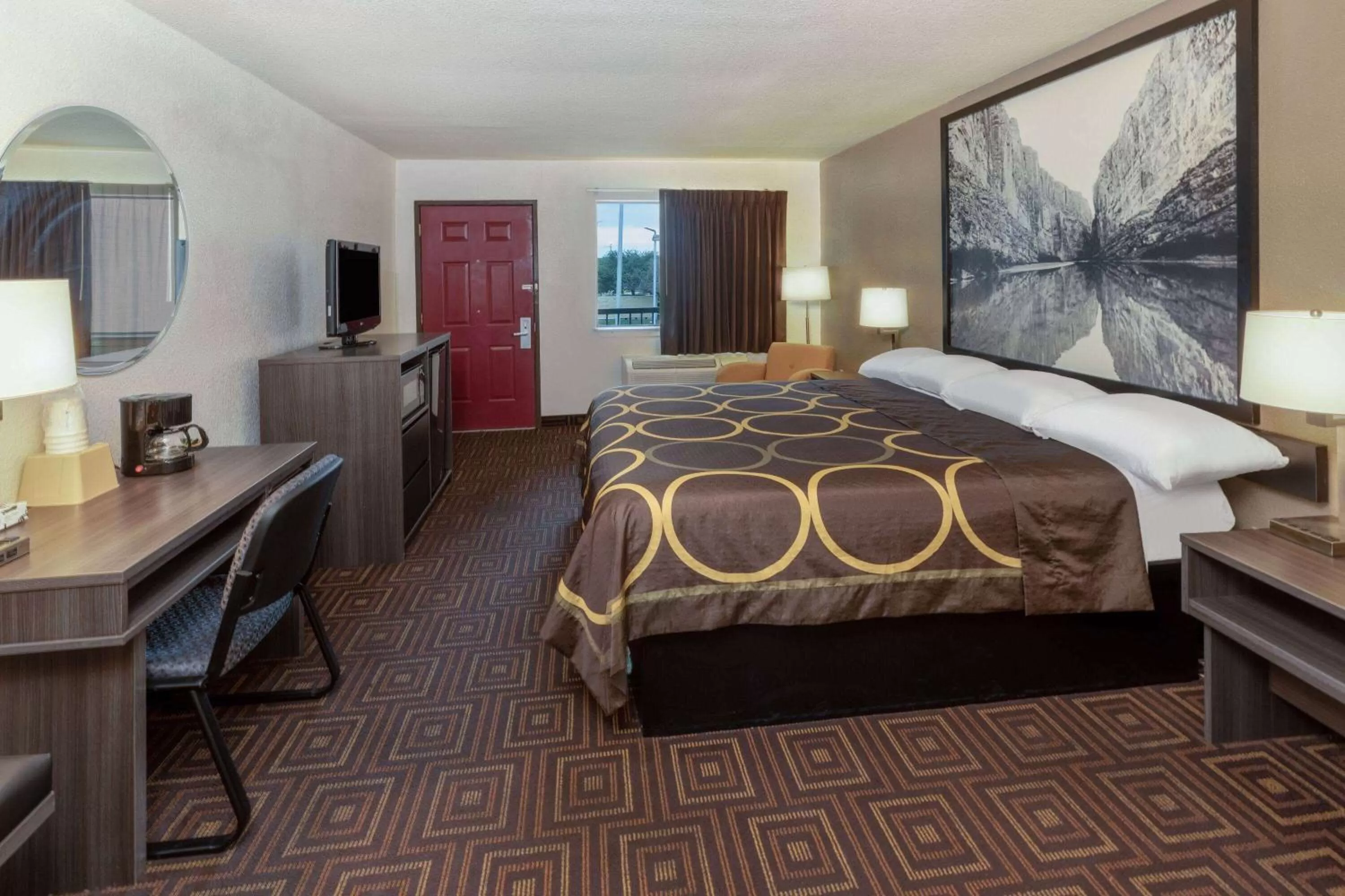 Photo of the whole room, Bed in Super 8 by Wyndham Seguin