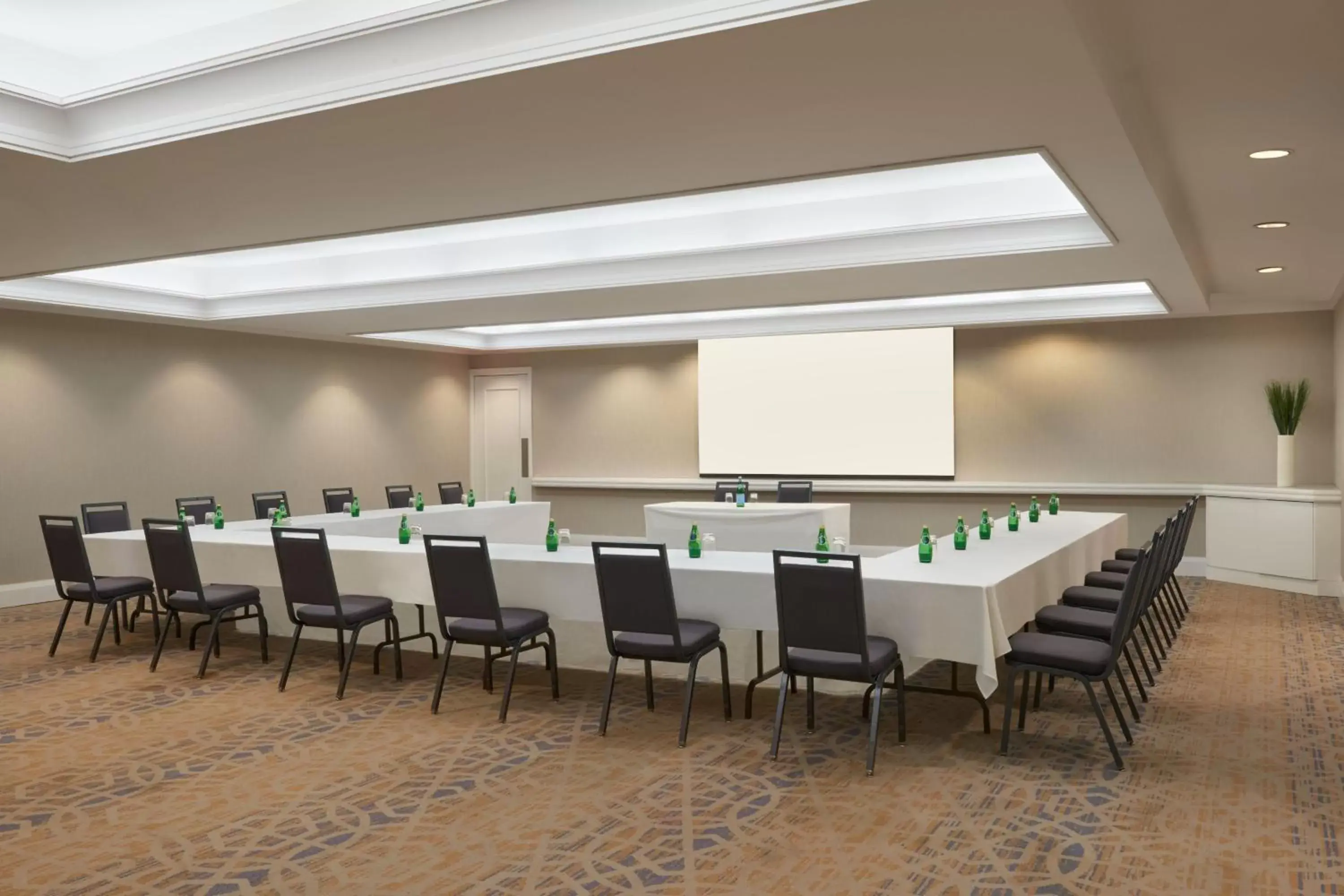 Meeting/conference room in Sheraton Parkway Toronto North Hotel & Suites