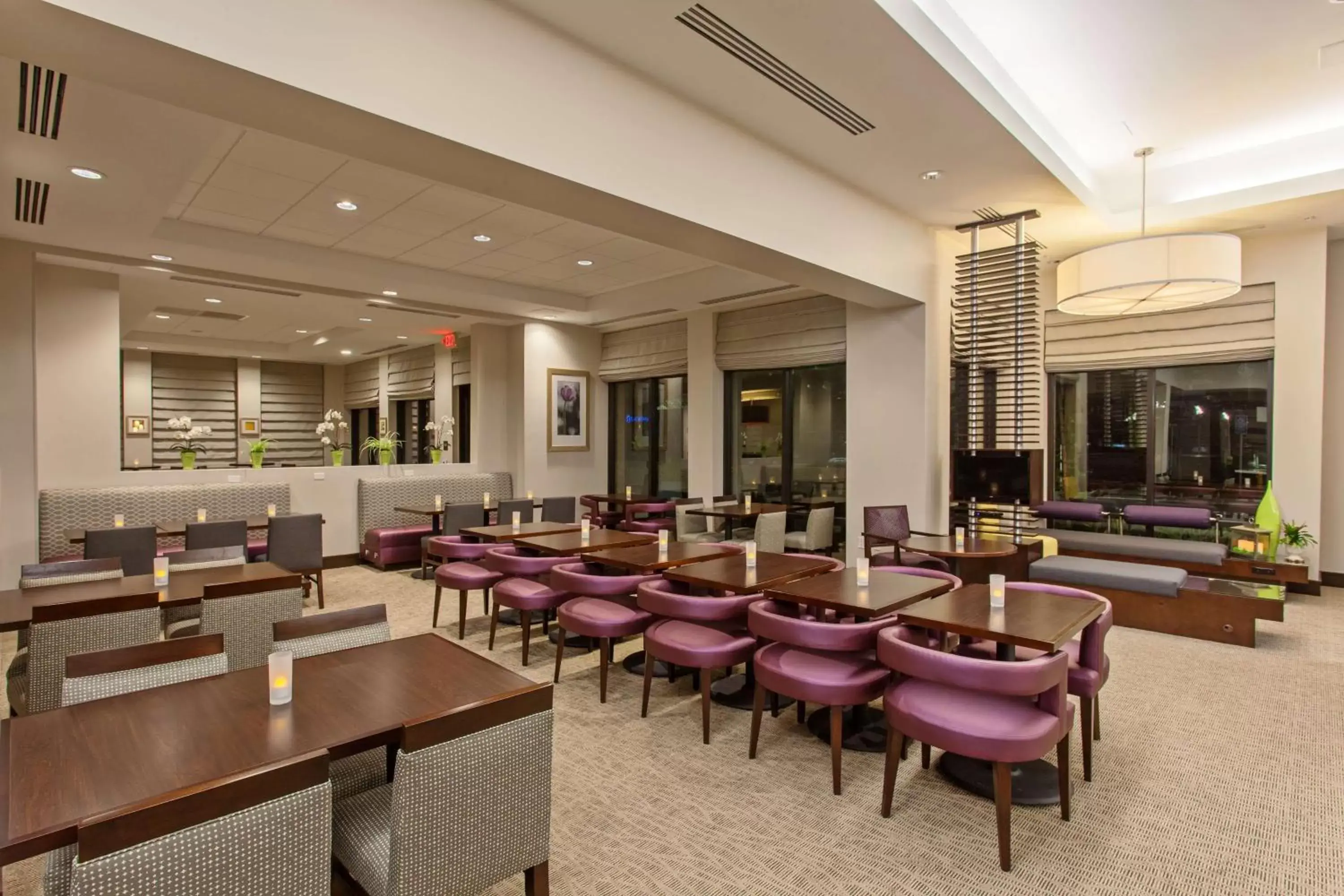 Restaurant/places to eat, Lounge/Bar in Hilton Garden Inn Irvine/Orange County Airport