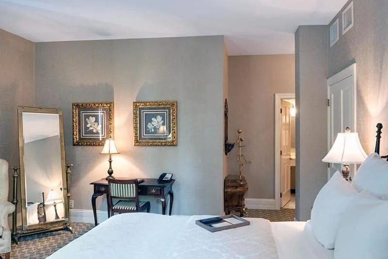 Bedroom, Bed in Nicollet Island Inn