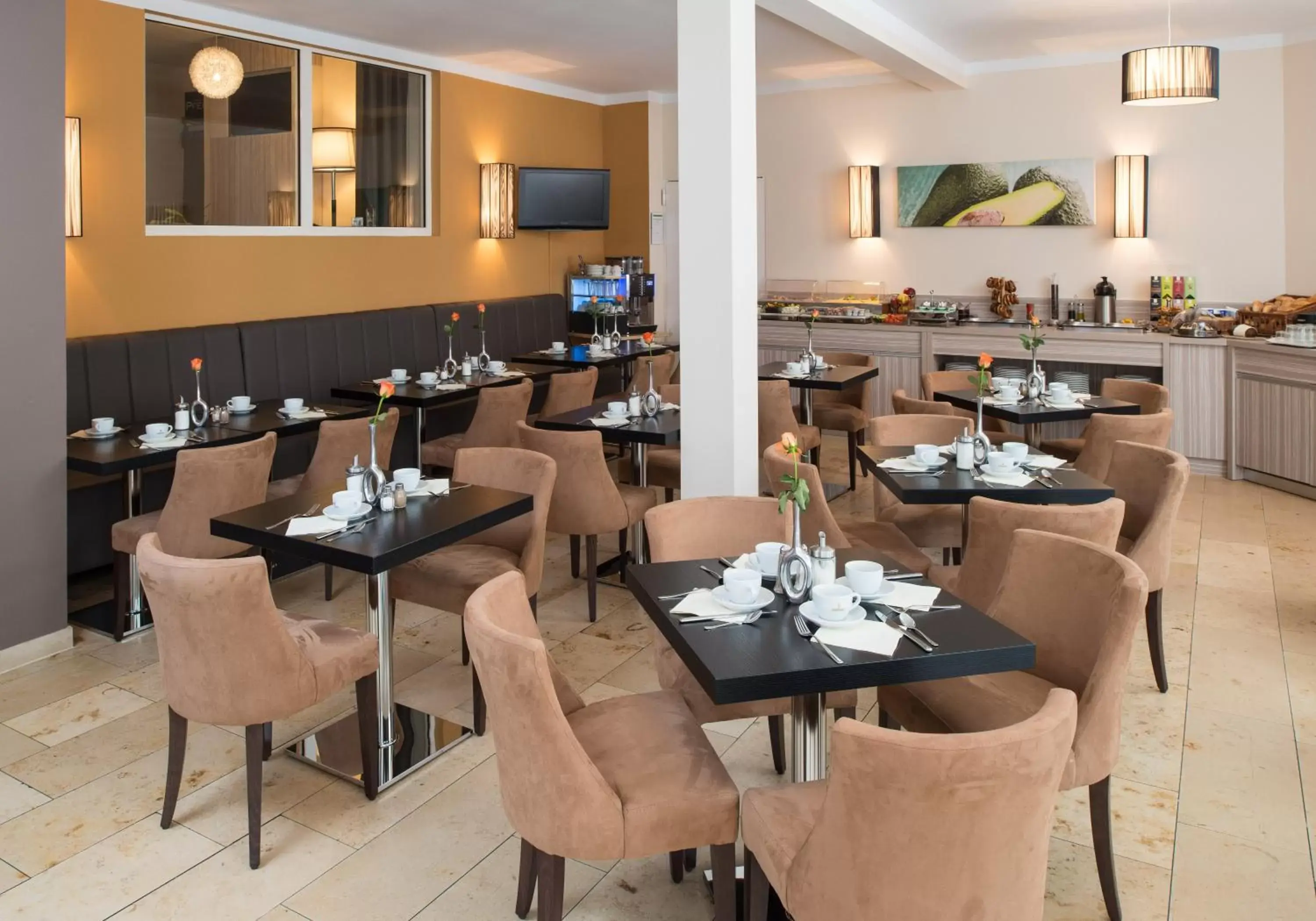 Restaurant/places to eat in Hotel New Orly Restaurant/places to eat in Hotel New Orly