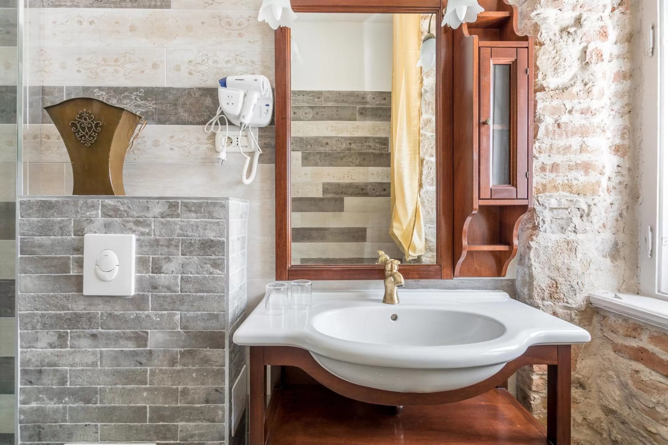 Bathroom in Pietra Rossa