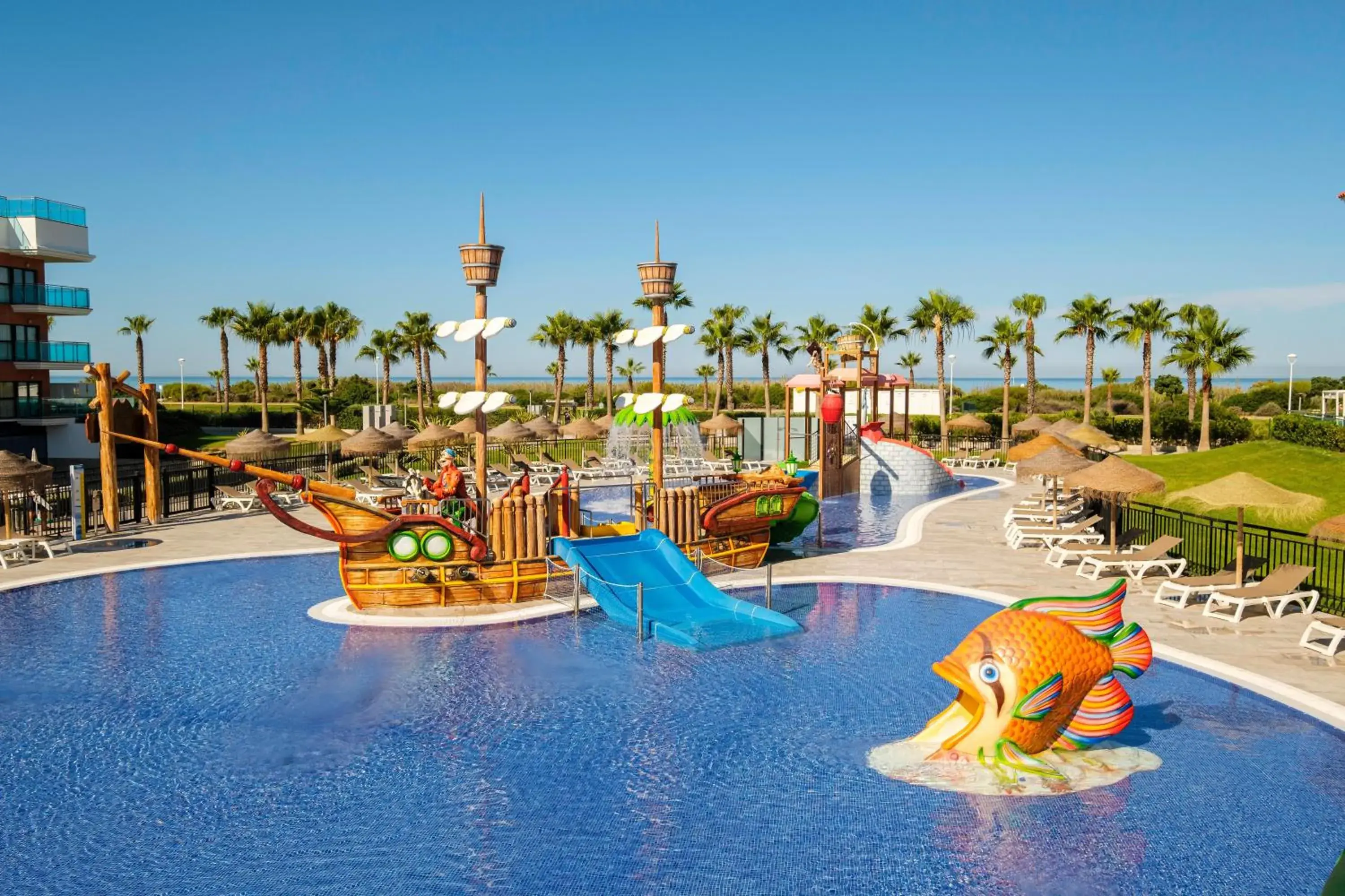Swimming pool, Water Park in Hotel Best Costa Ballena