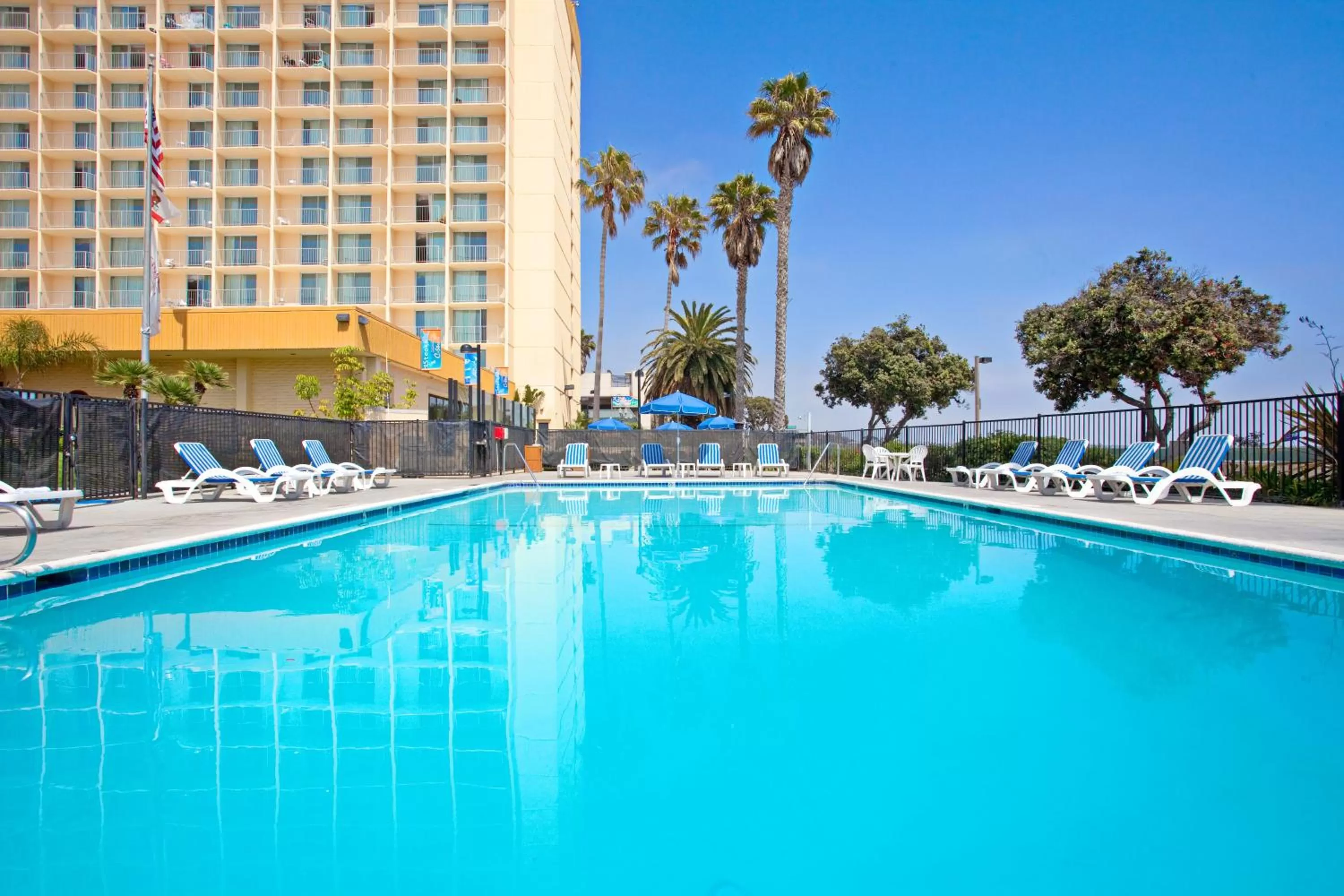 Swimming pool in Crowne Plaza Ventura Beach by IHG