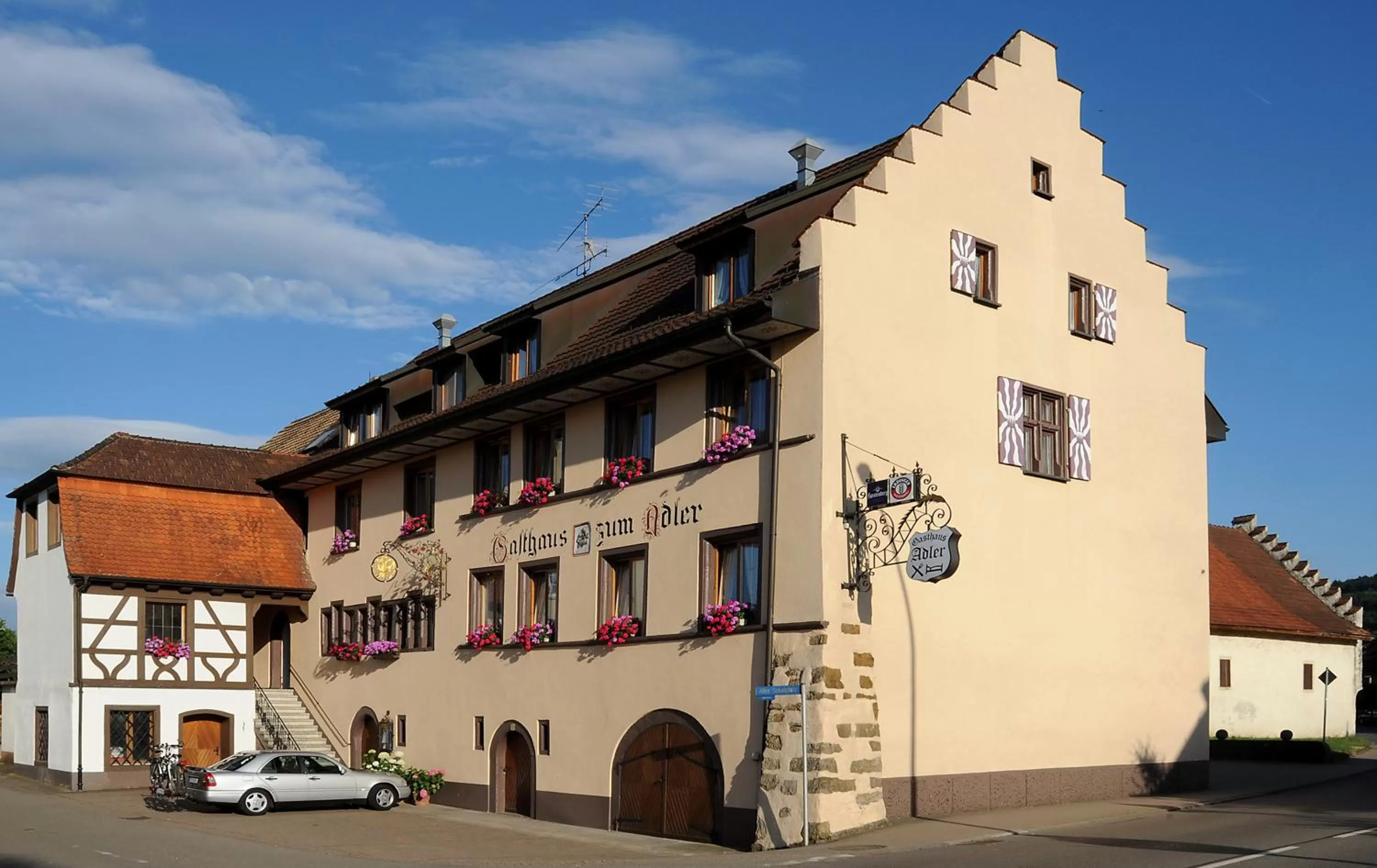Property building in Der Adler