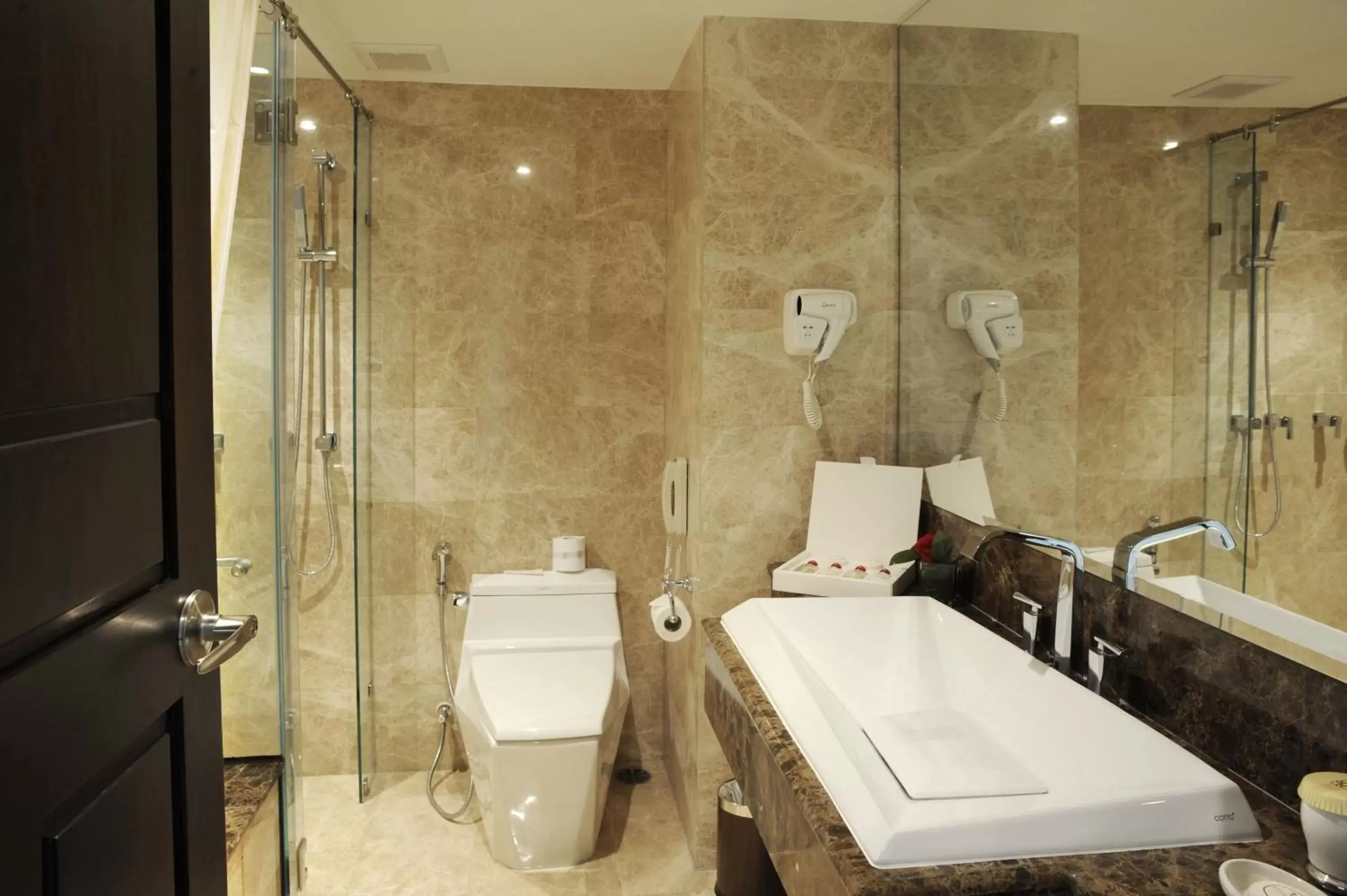 Bathroom in Al Meroz Hotel Bangkok - The Leading Halal Hotel