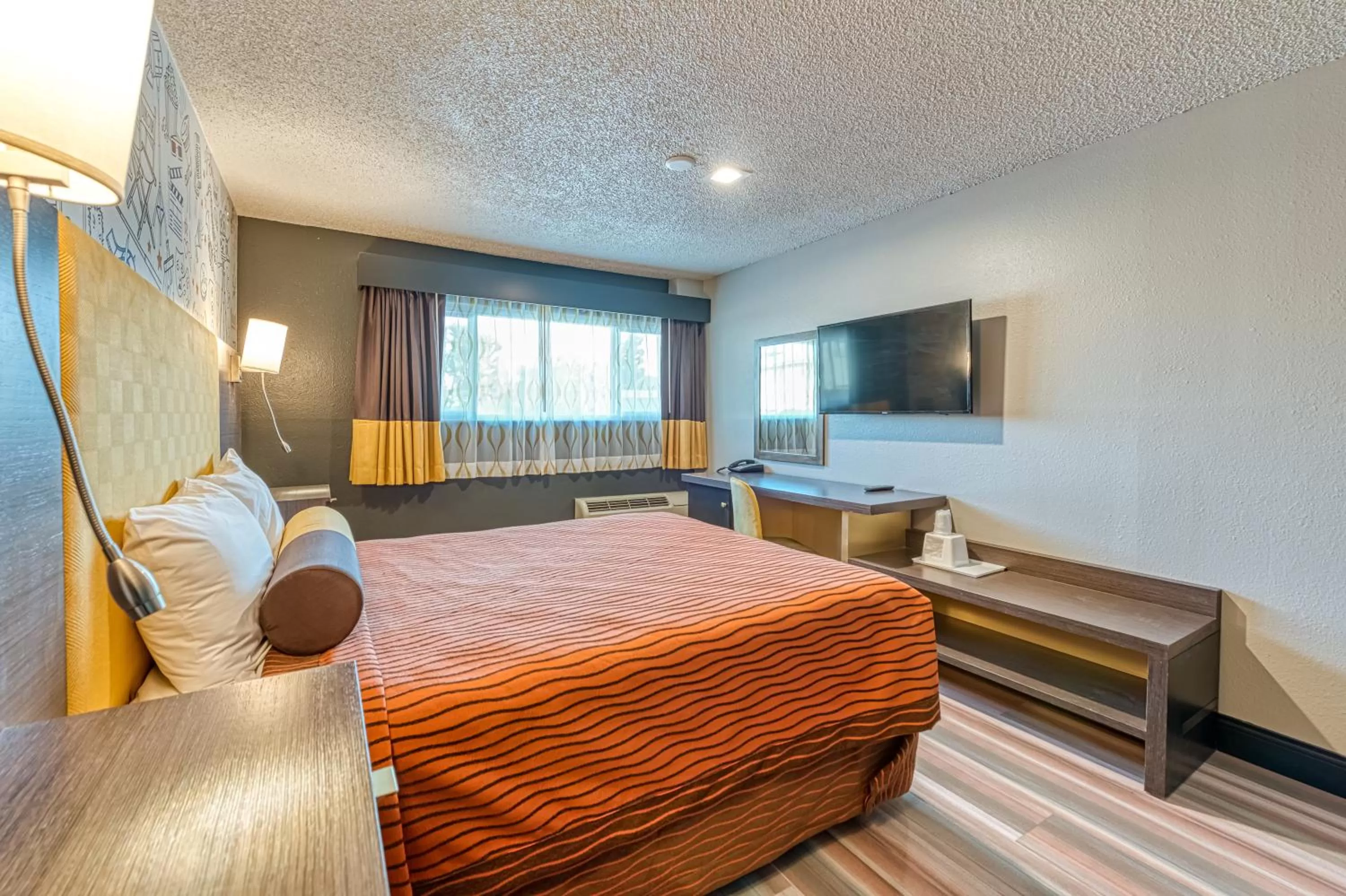 Bed in La Mirage Inn - Hollywood