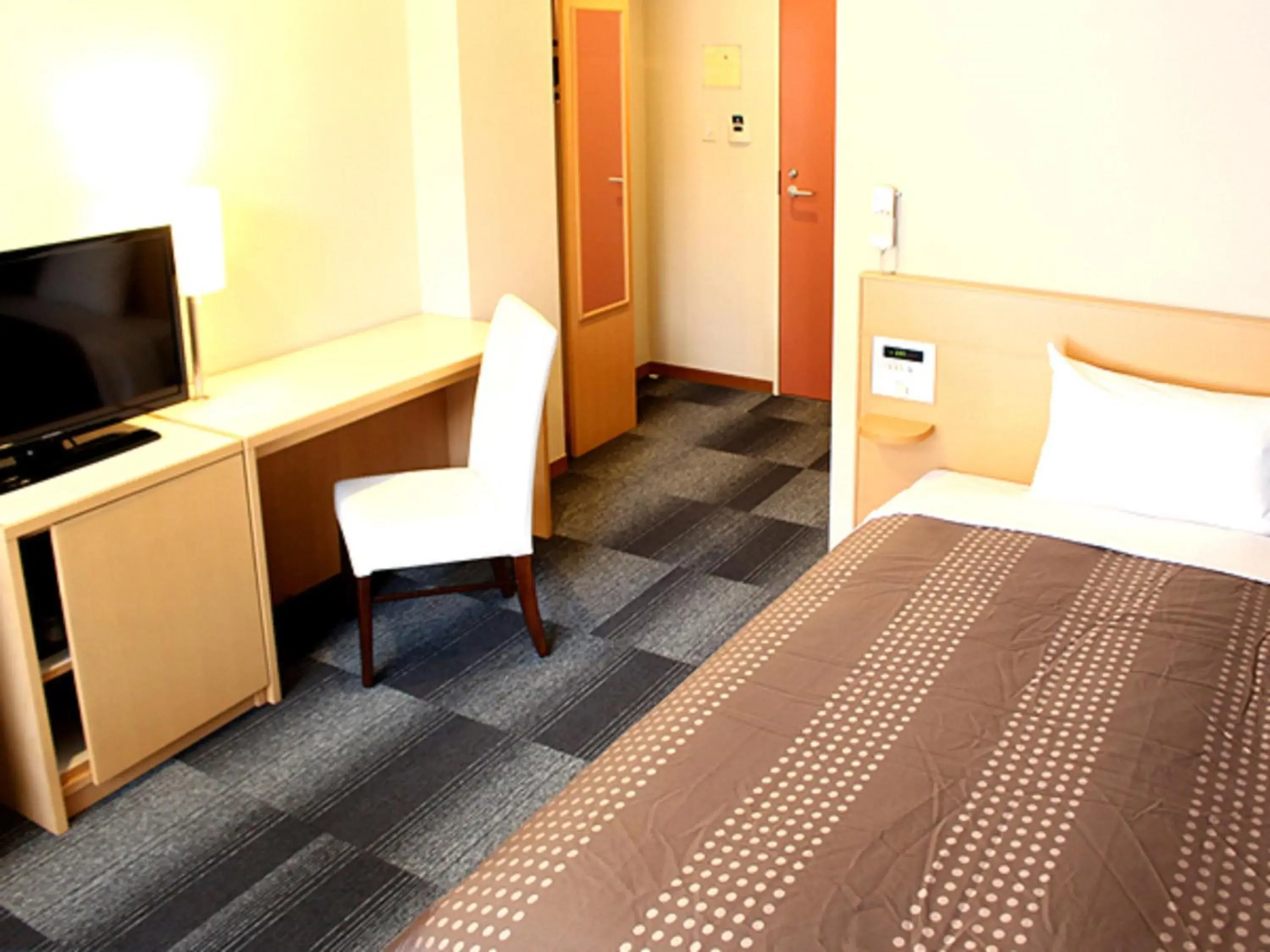 Photo of the whole room, TV/Entertainment Center in Hotel Livemax BUDGET Chibamihama