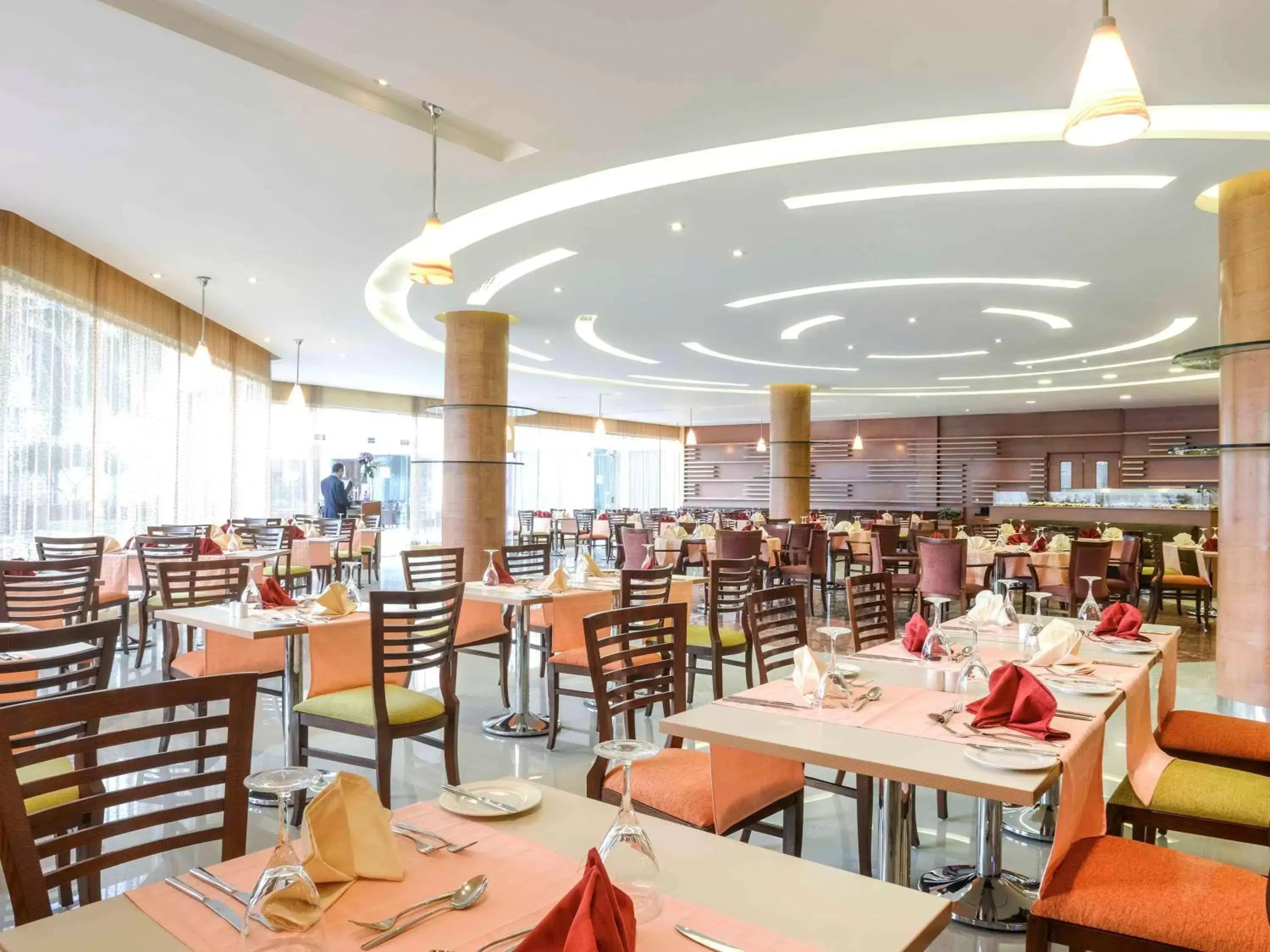 Restaurant/Places to Eat in Novotel Cairo Airport