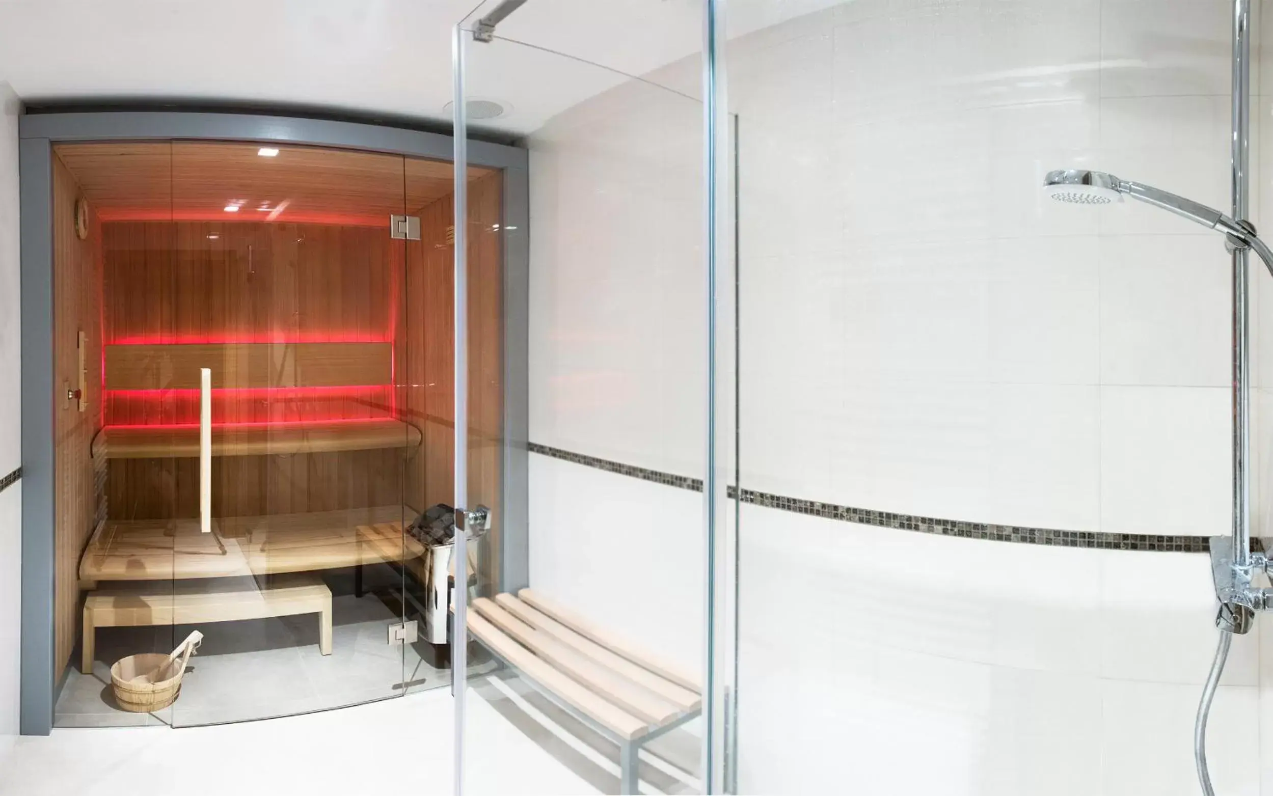 Sauna, Bathroom in Golden Tulip Warsaw Airport
