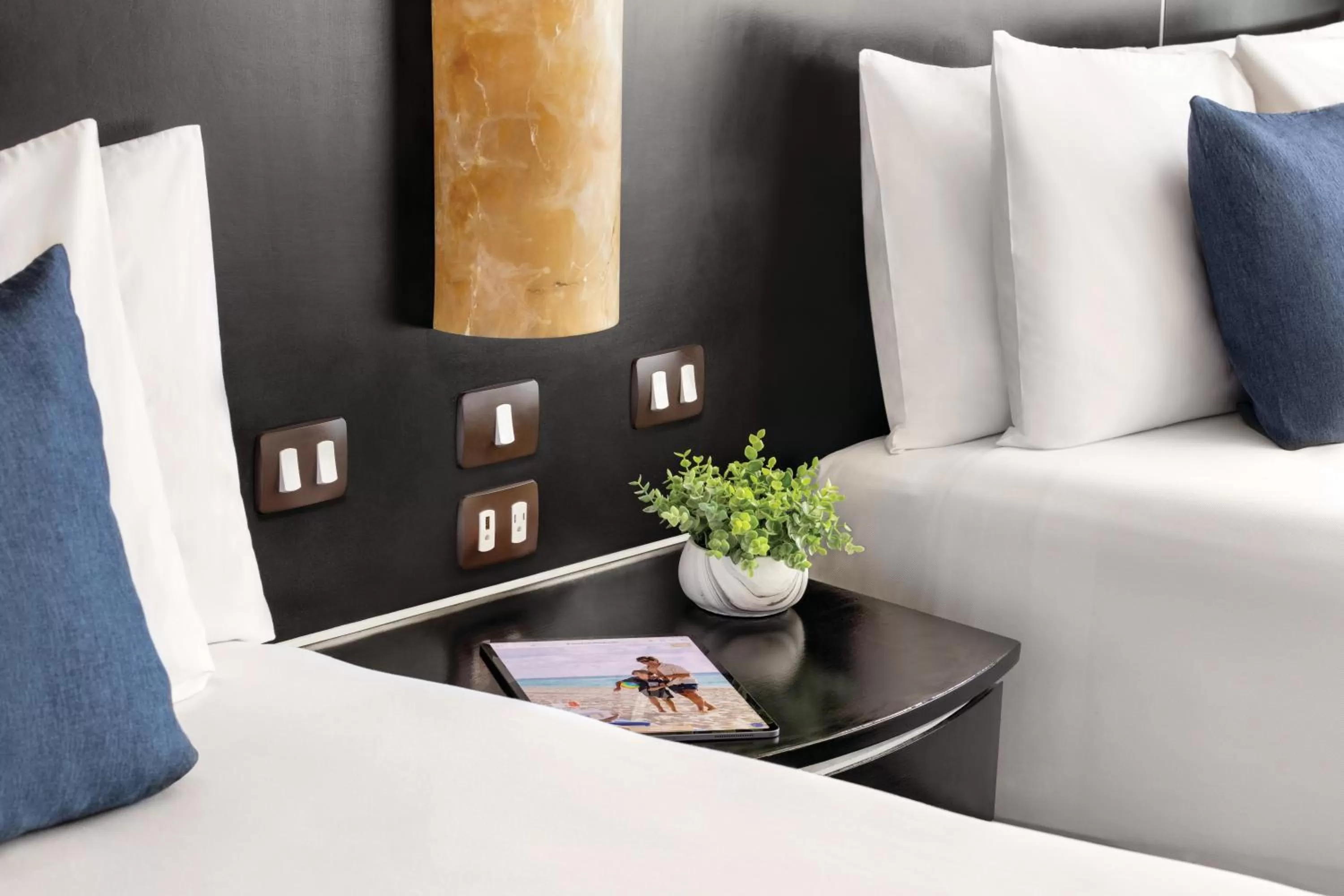 Living room, Bed in Seadust Cancun Family Resort - All Inclusive