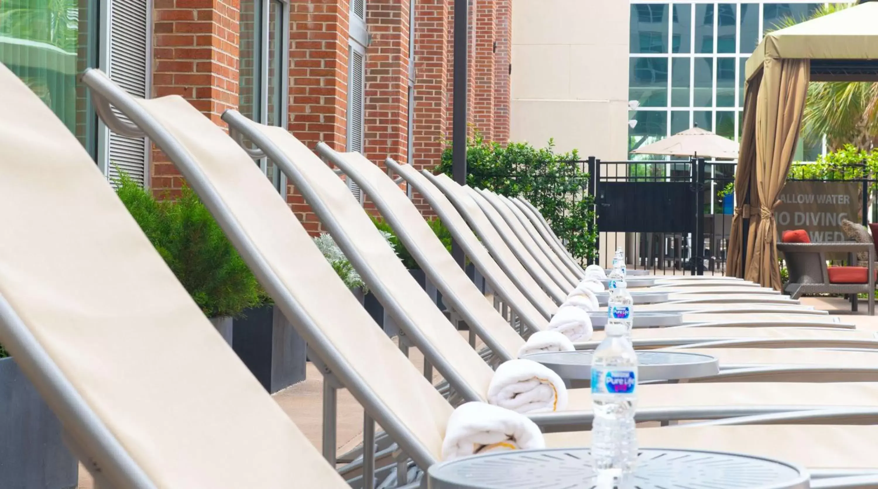 Patio in DoubleTree Hotel & Suites Charleston Airport