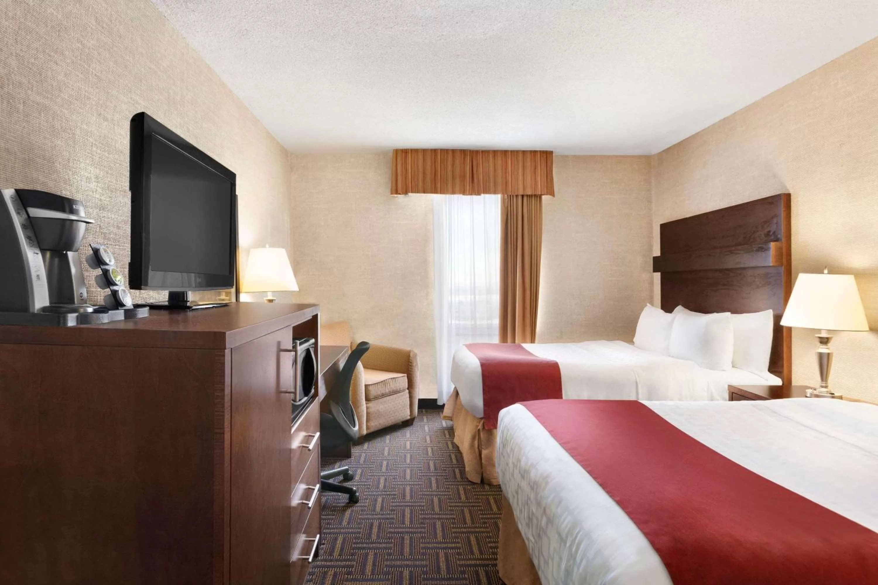 Photo of the whole room, Bed in Travelodge by Wyndham North Battleford