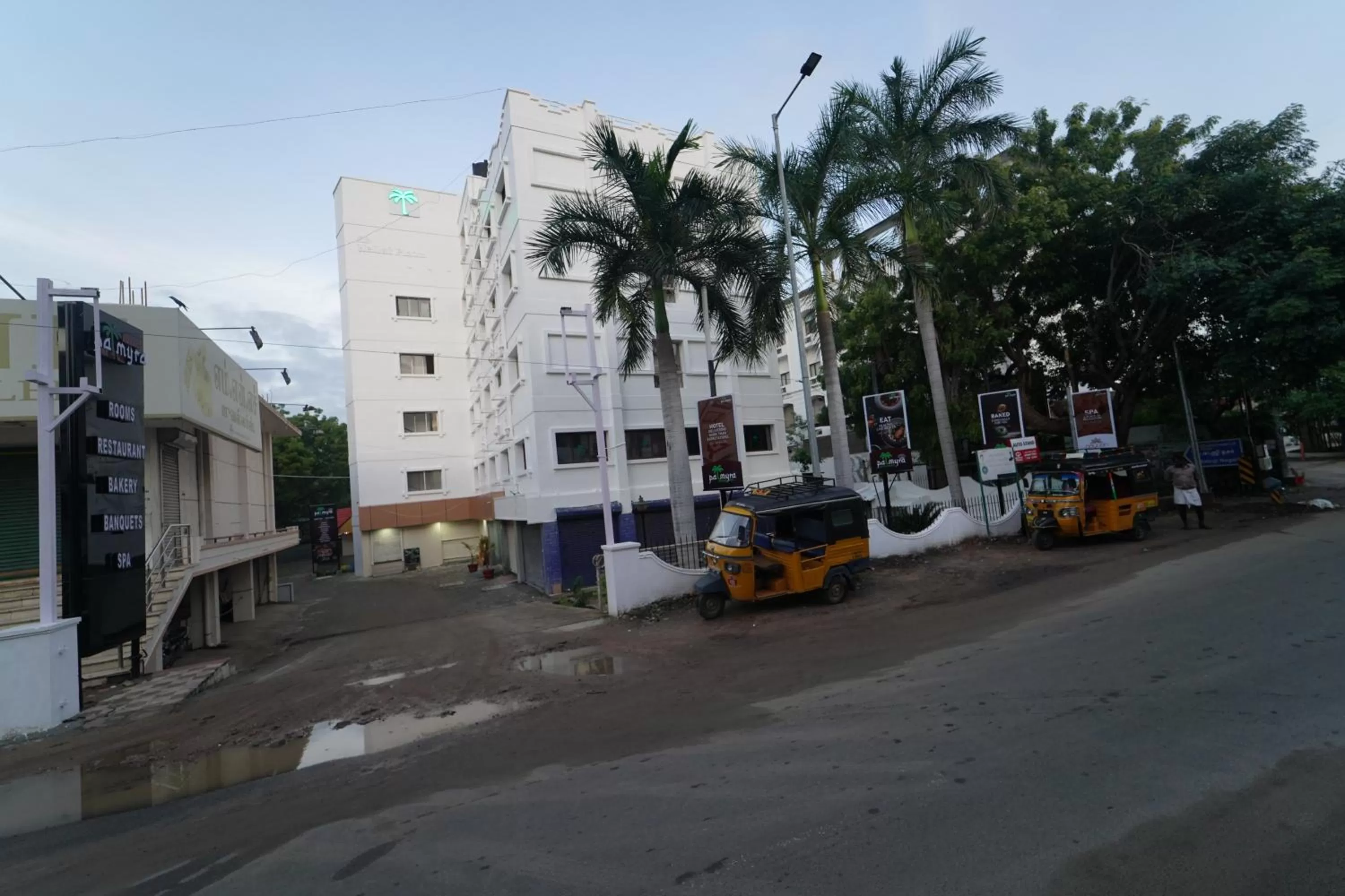 Property building in Hotel Palmyra Grand Inn