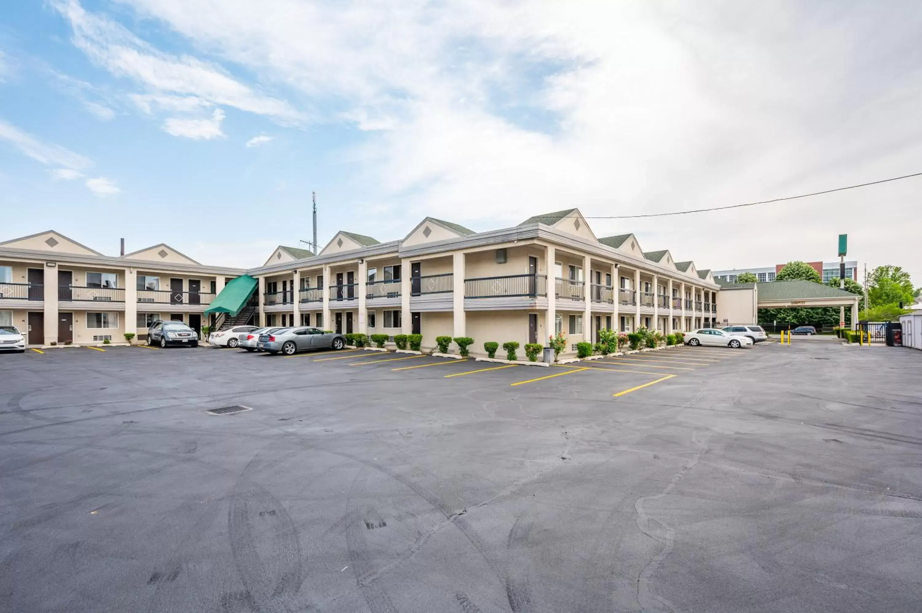 Parking, Property Building in City Creek Inn & Suites