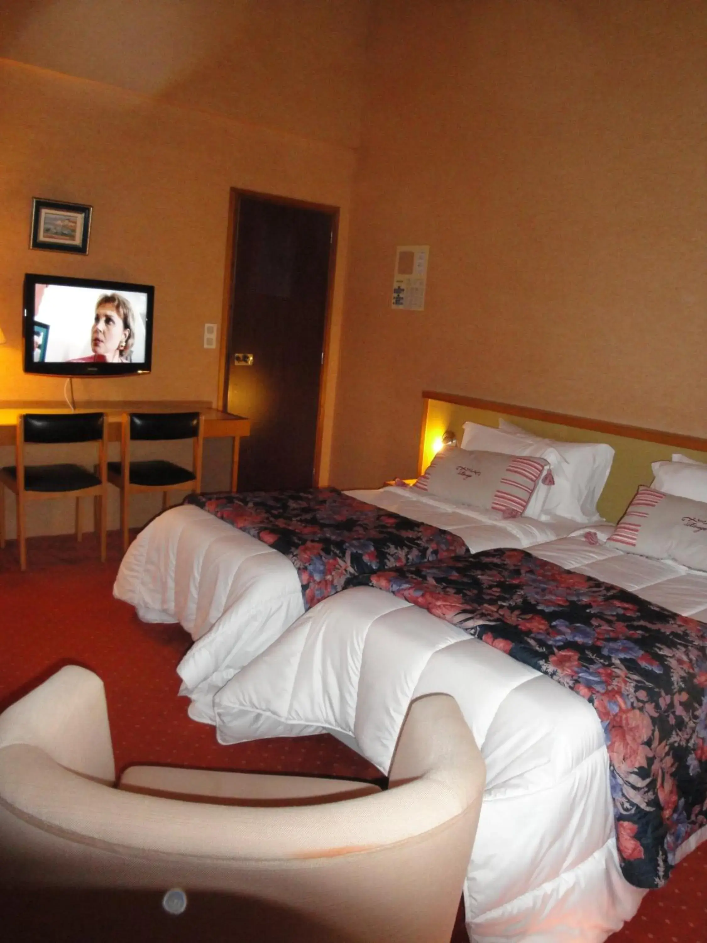 TV and multimedia, Bed in Hotel Le Drakkar