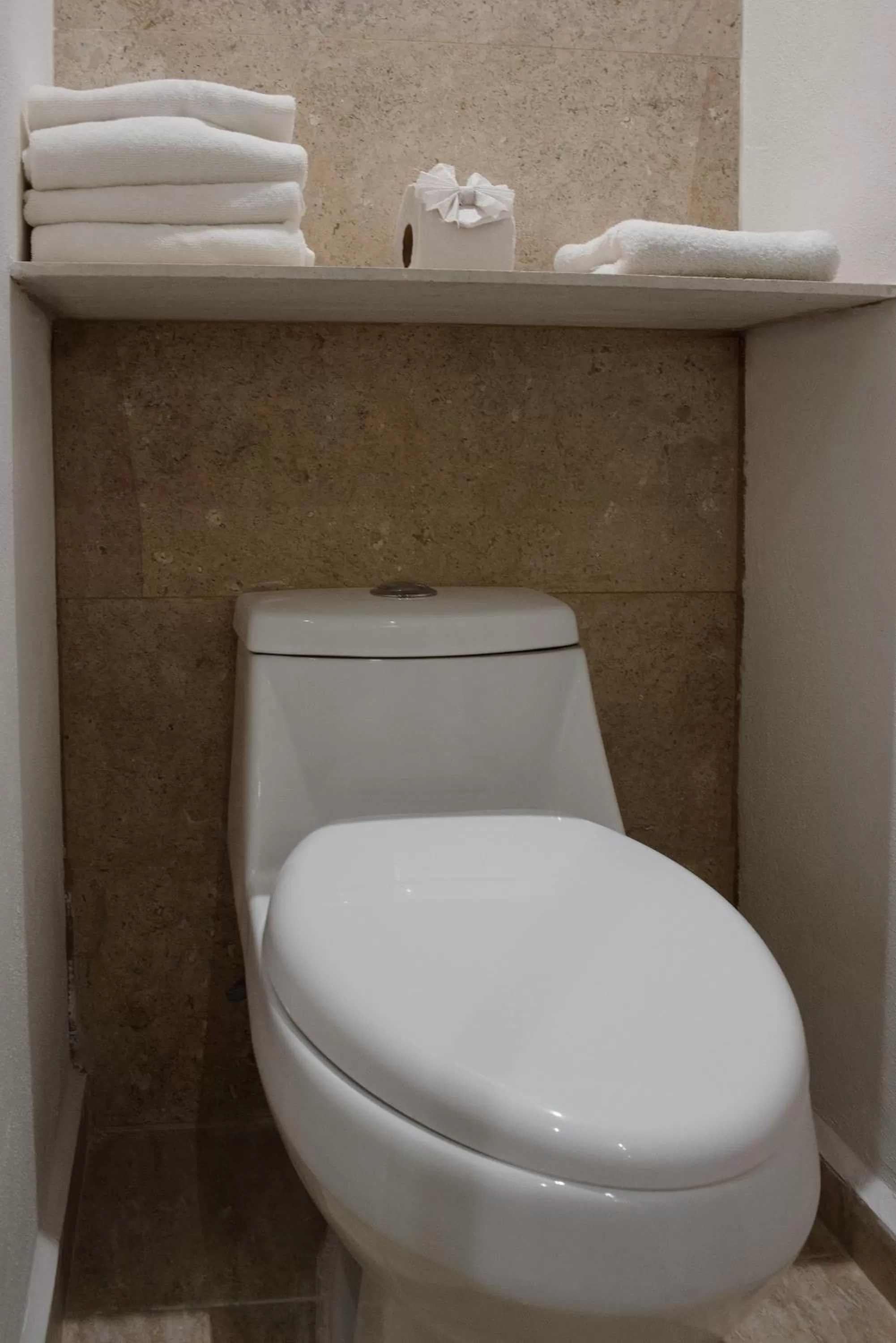 Toilet in Hotel Calypso Cancun