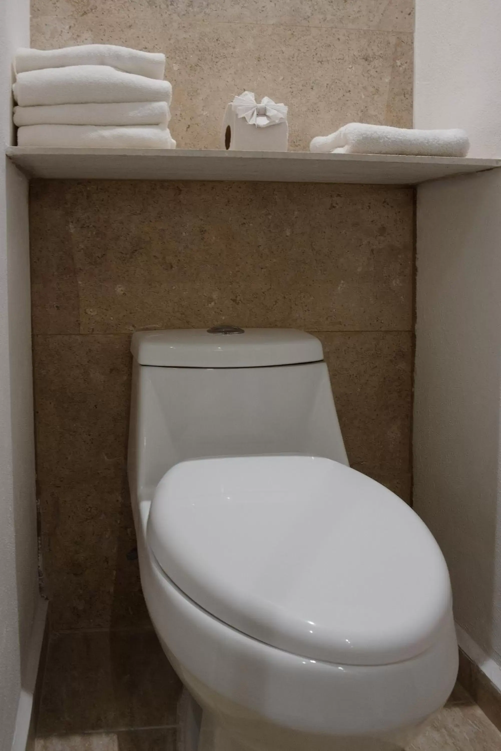 Toilet, Bathroom in Hotel Calypso Cancun