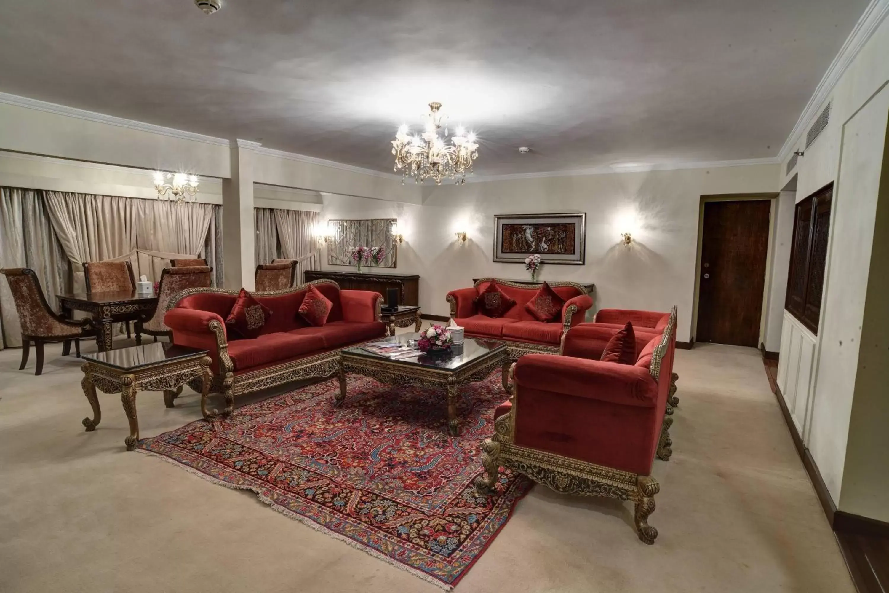 Living room, Seating Area in Karachi Marriott Hotel