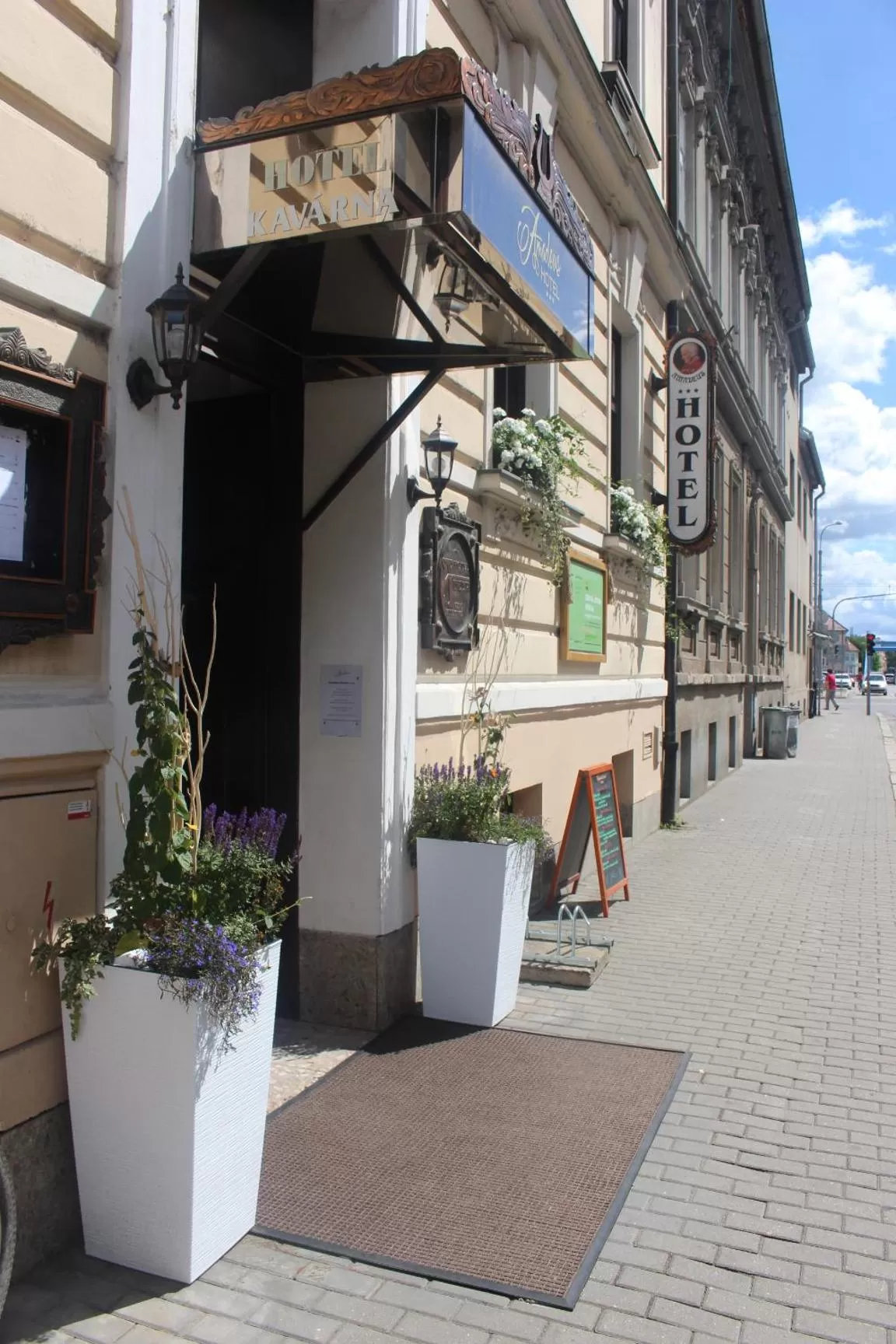 Facade/entrance in Hotel Amadeus